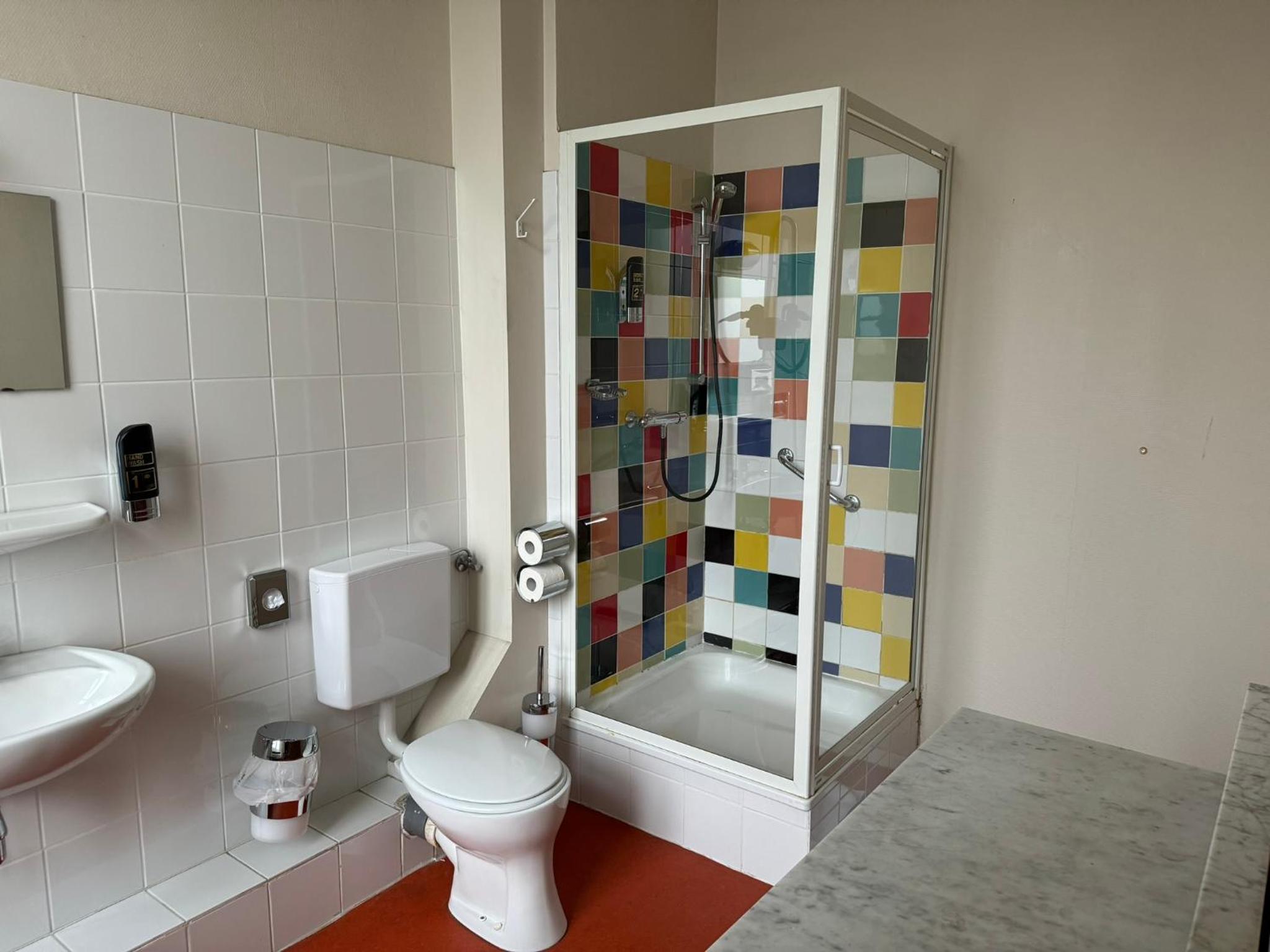 Family Room (3 Adults) - Photo 5