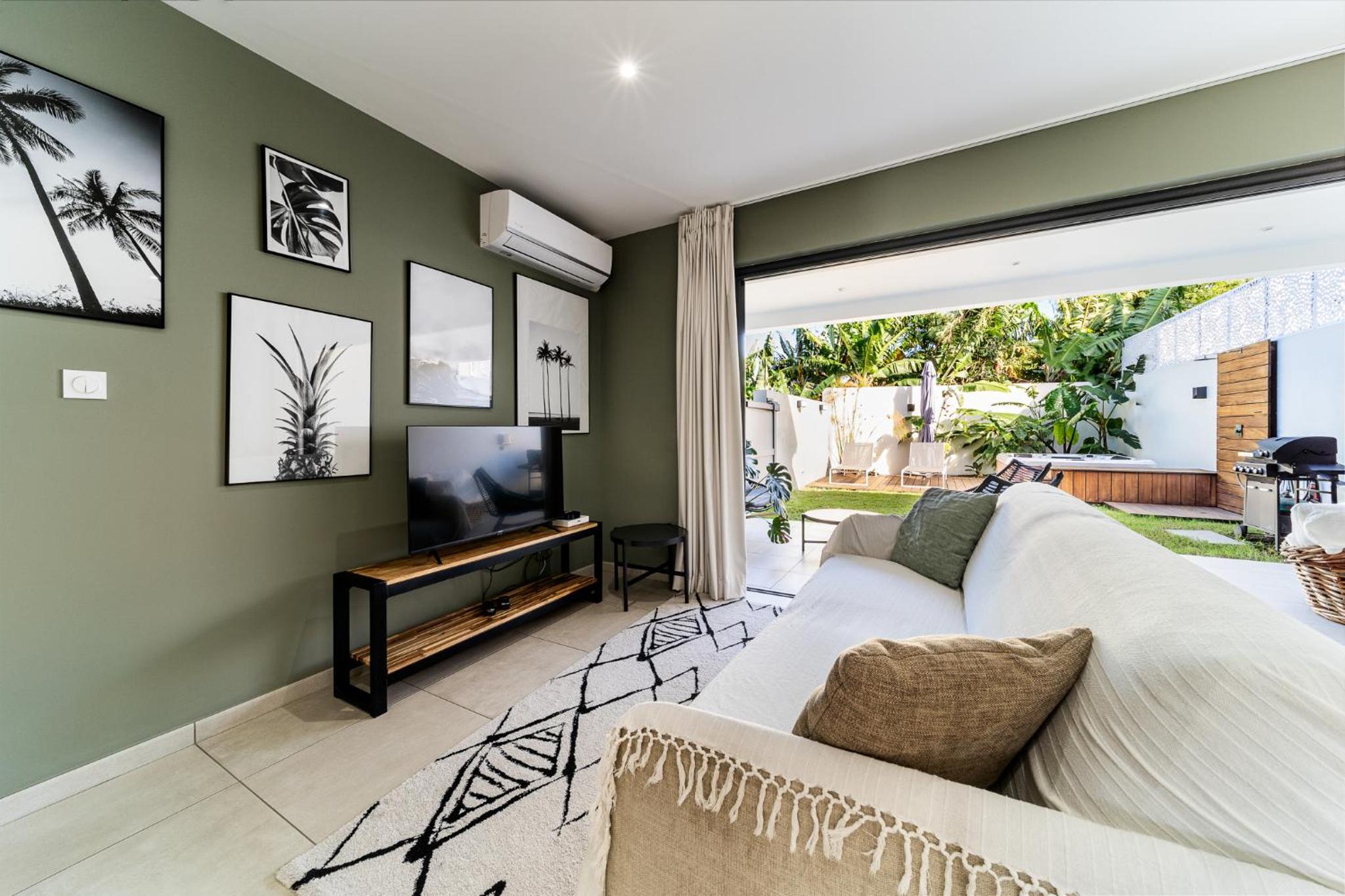 Three-Bedroom Villa photo 1