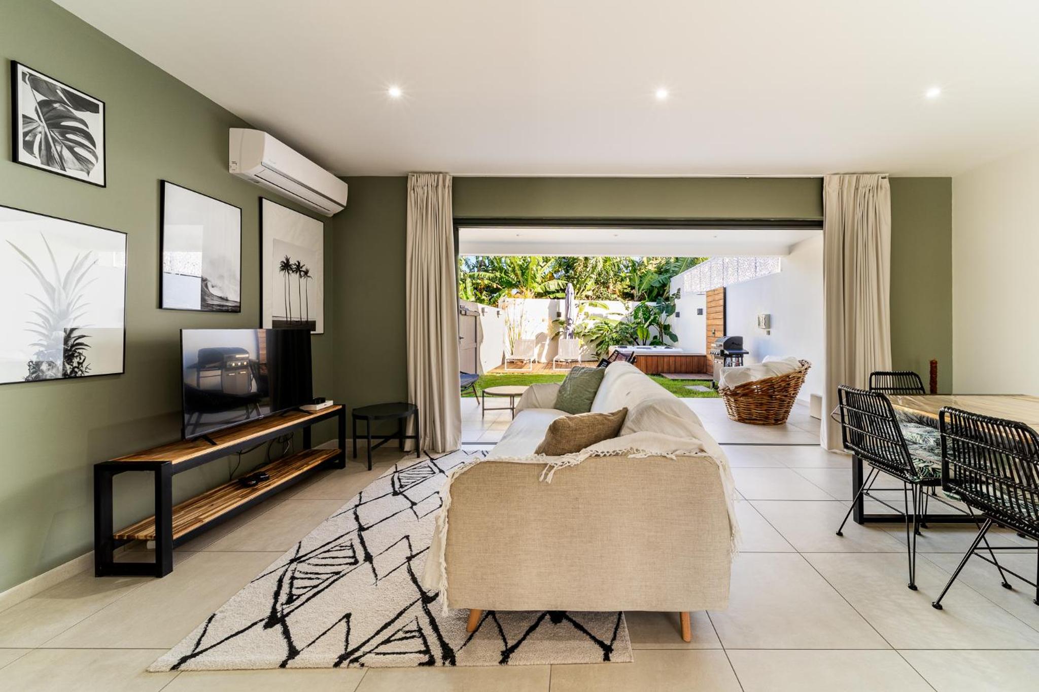 Three-Bedroom Villa photo 2
