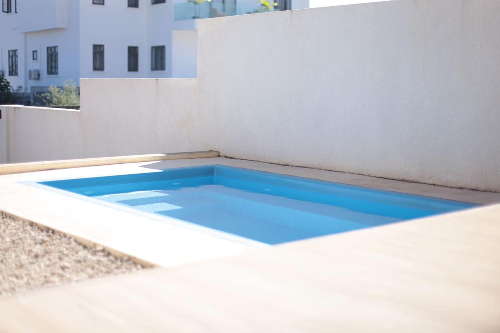 Apartment with Pool View 