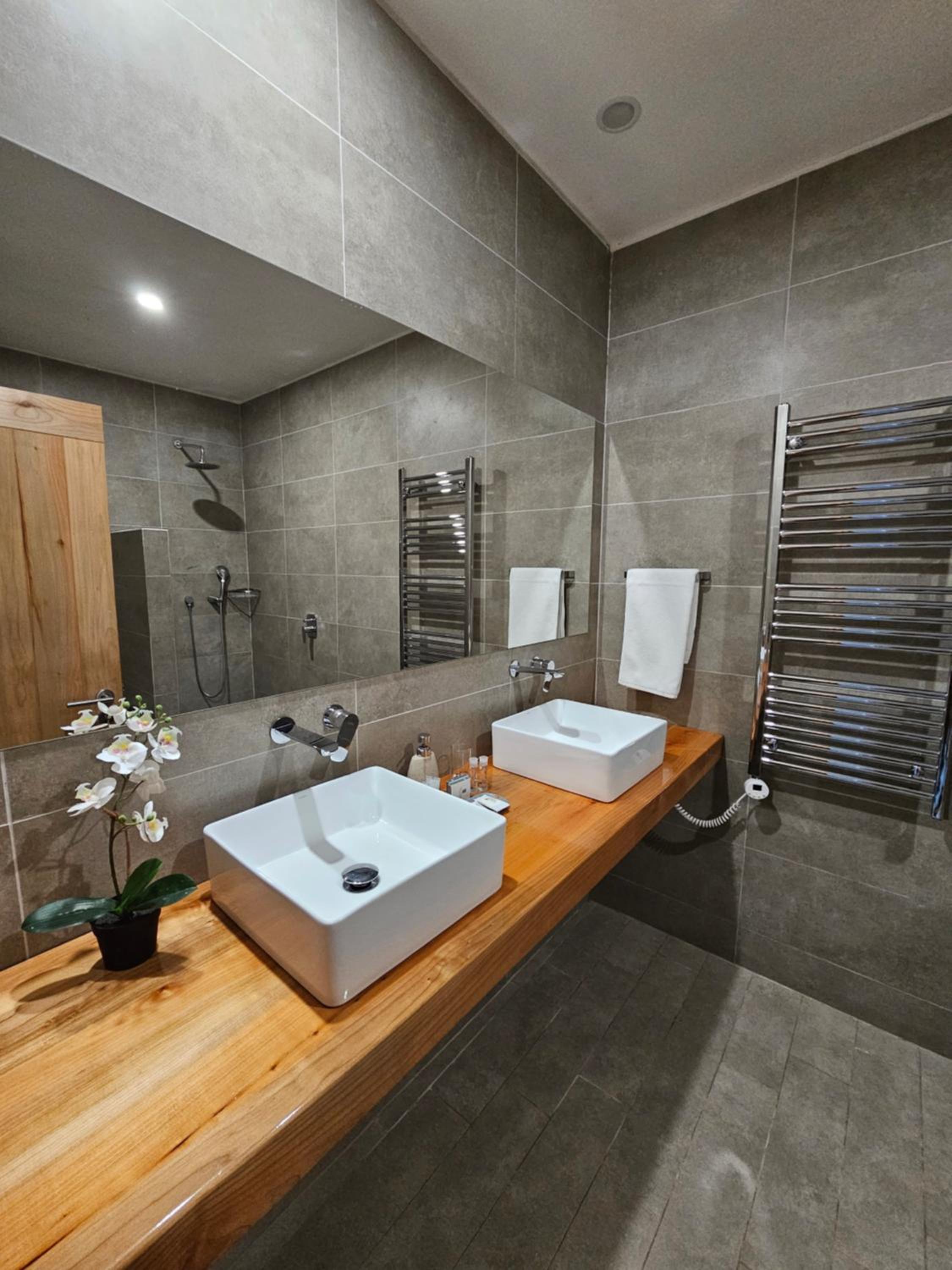 King Suite with Spa Bath photo 2