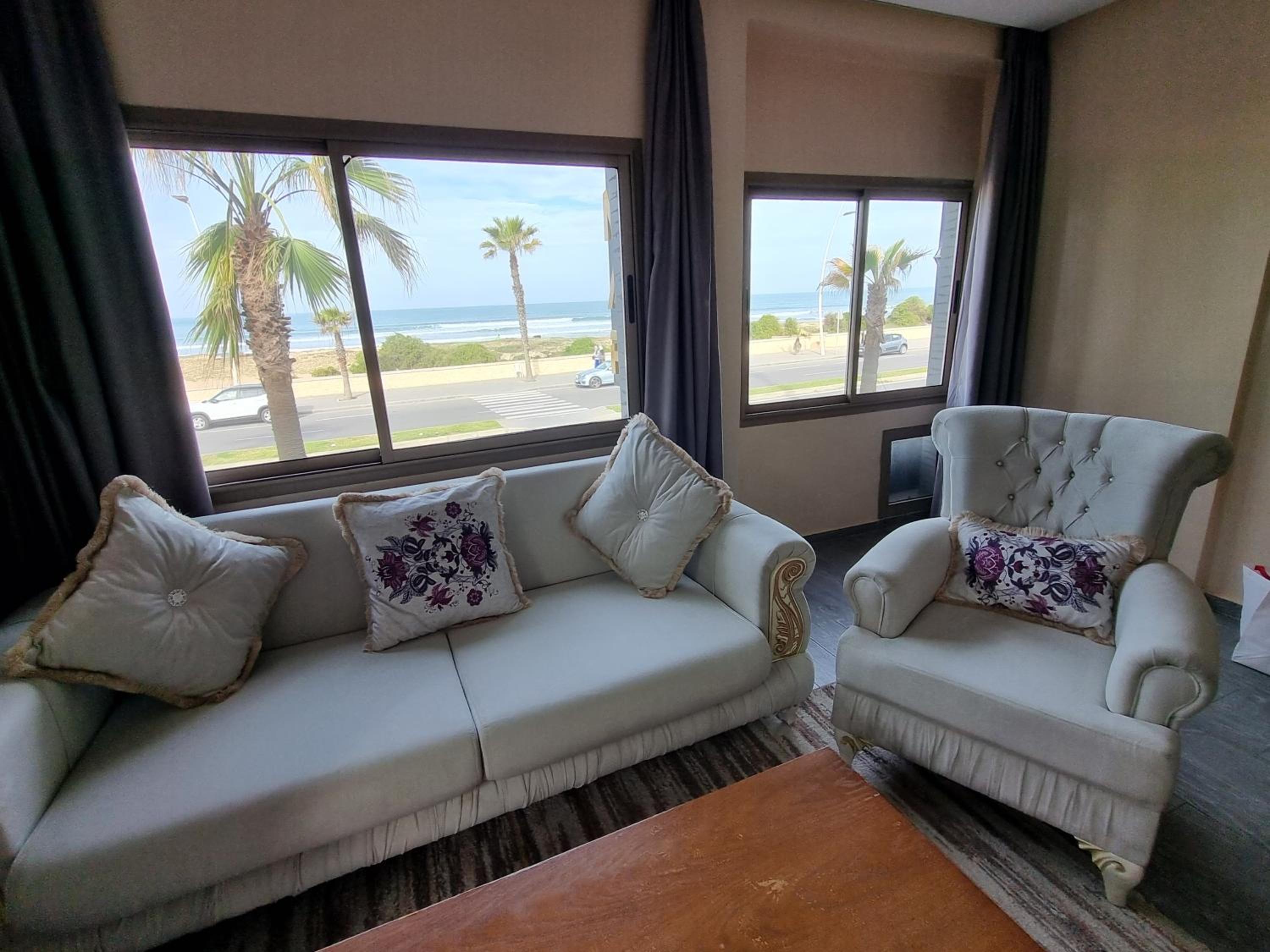 Deluxe Suite with Sea View - Photo 5