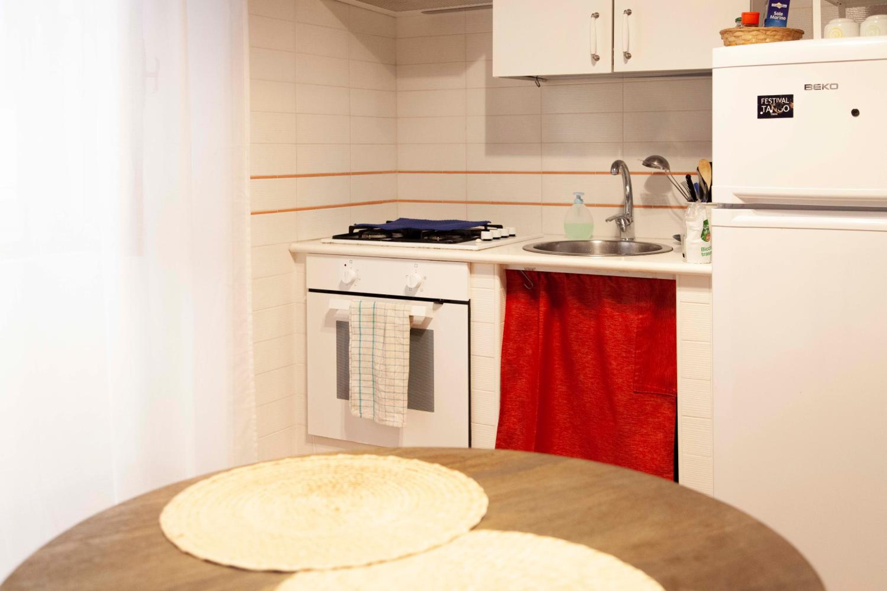 One-Bedroom Apartment - Photo 9