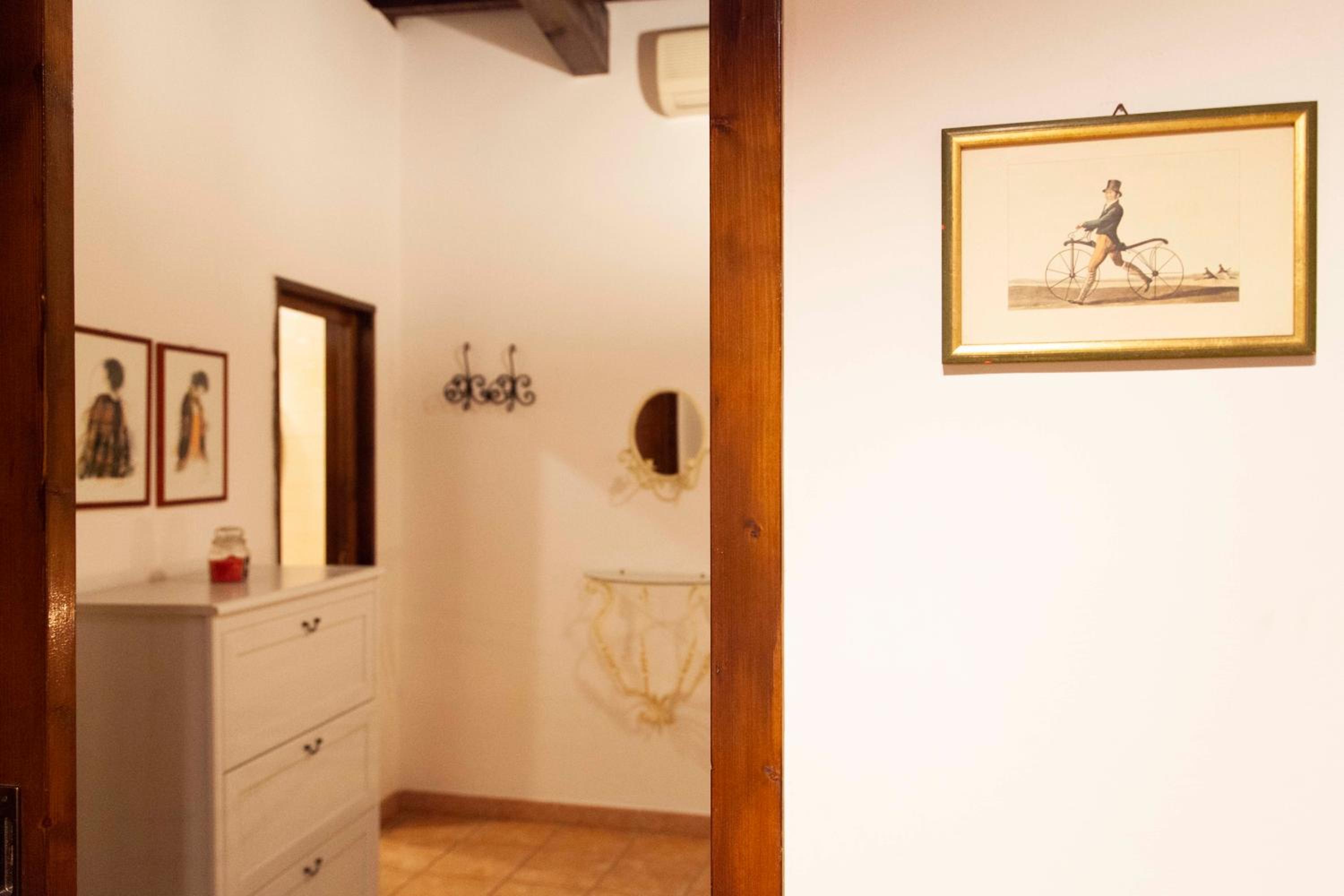 One-Bedroom Apartment - Photo 11