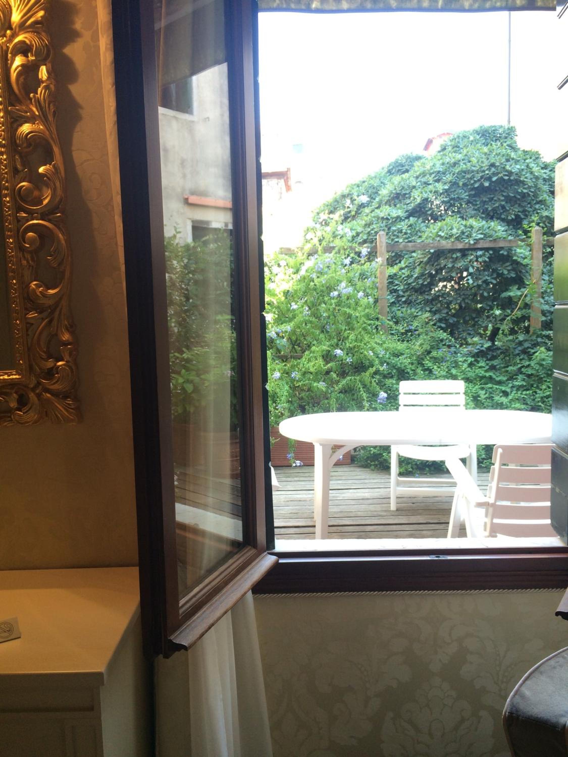 Double or Twin Room with Terrace photo 2