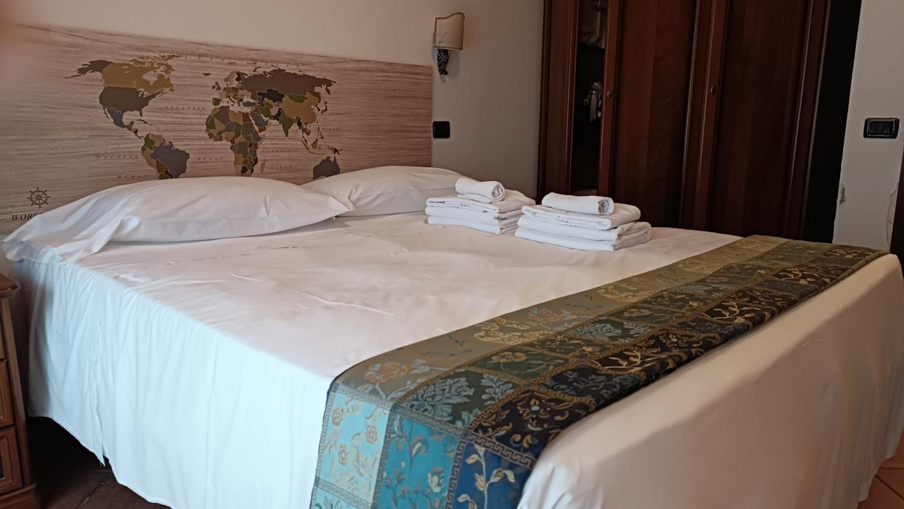 Superior Quadruple Room - Photo 8