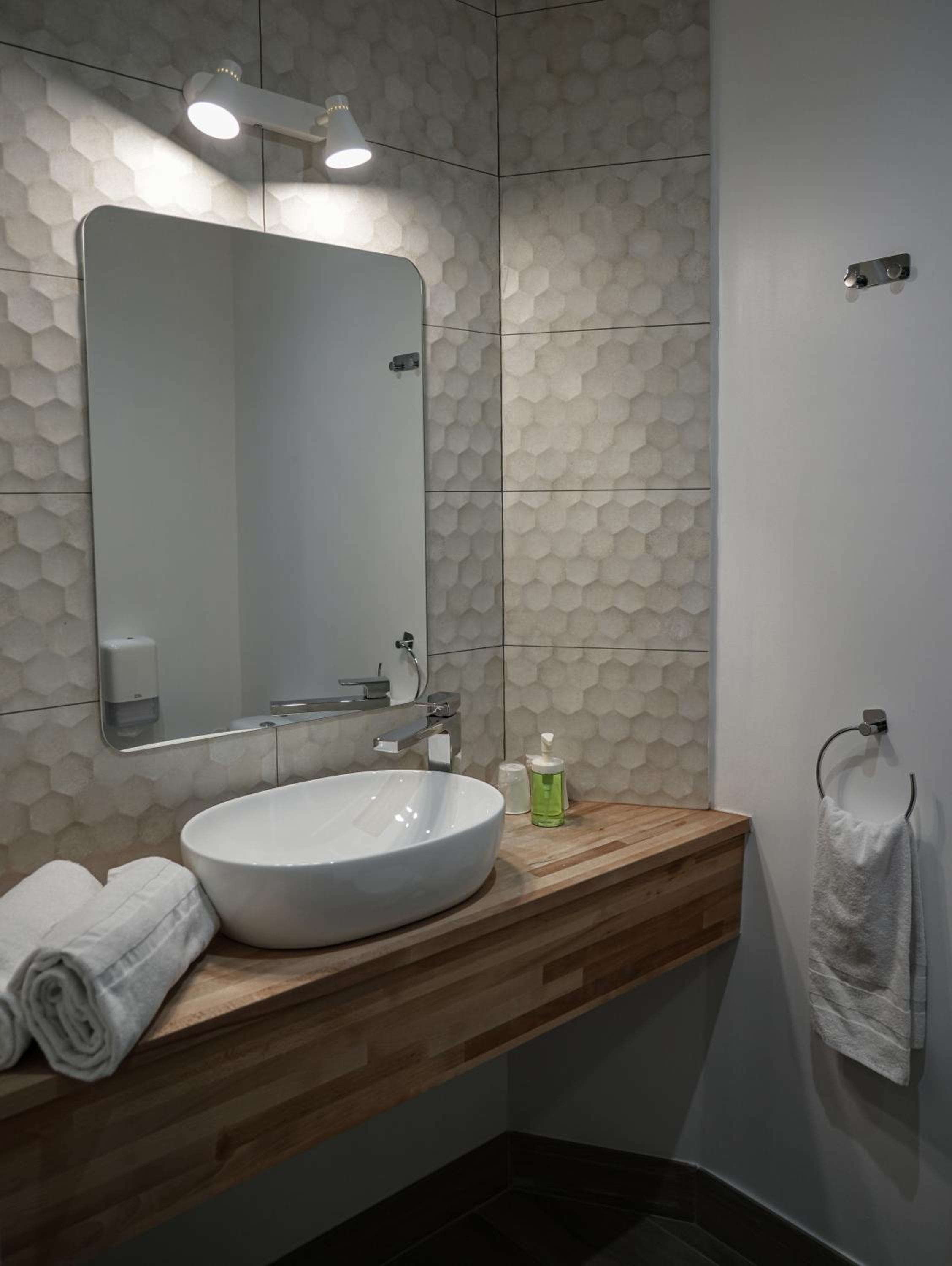 Standard Double Room - Photo 7