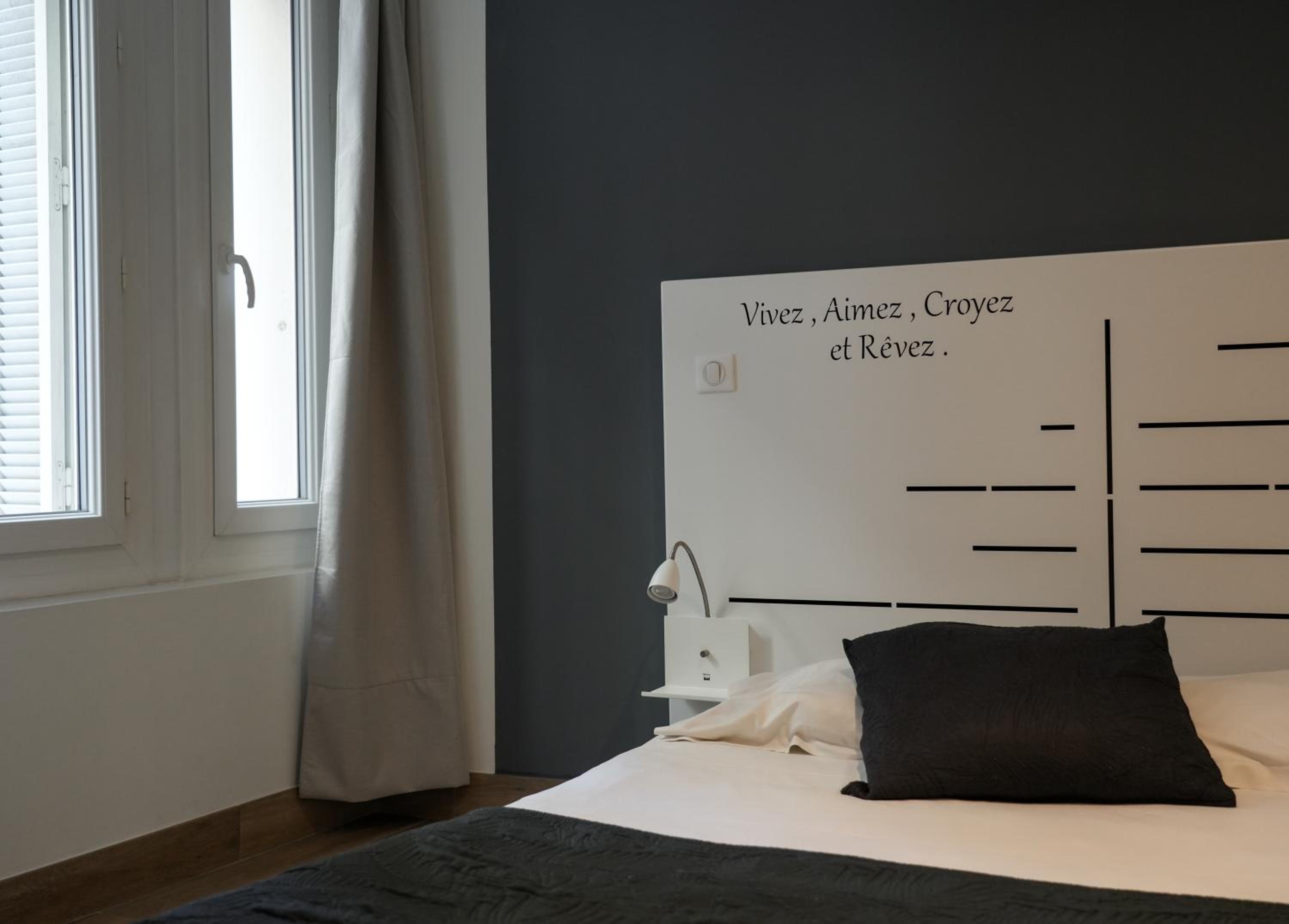 Standard Double Room - Photo 6