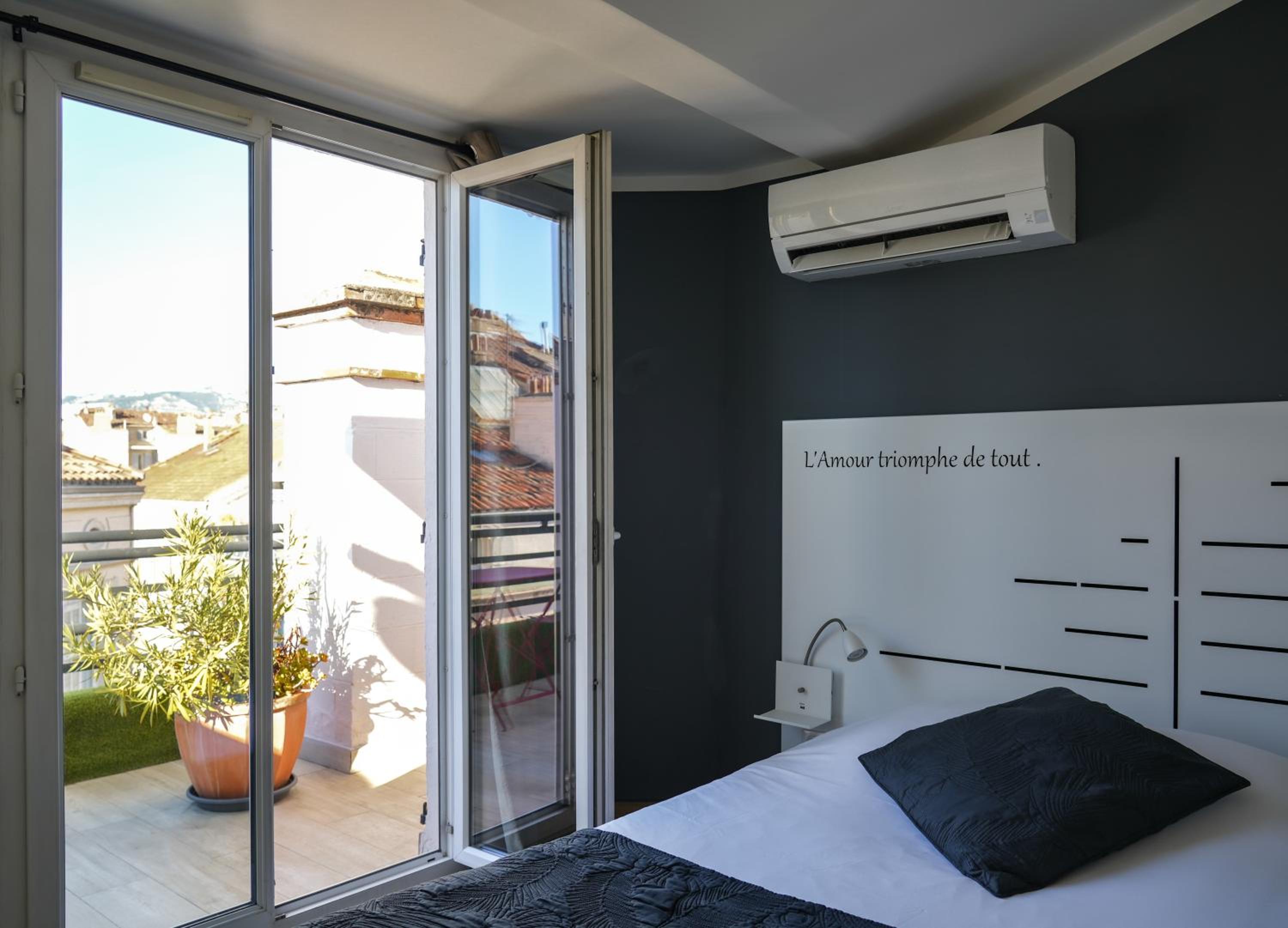 Double Room with Terrace - Photo 3