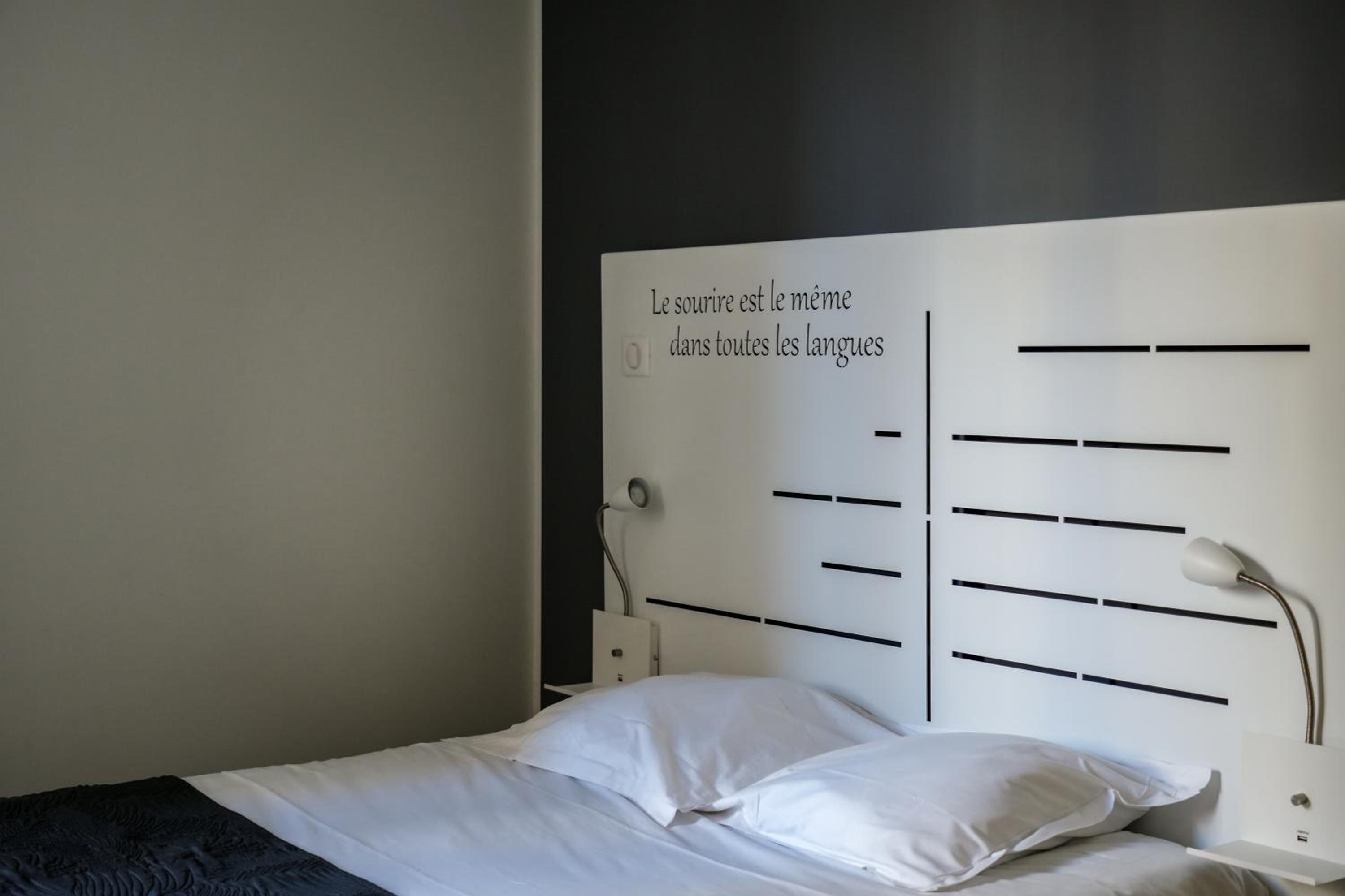 Standard Double Room - Photo 5