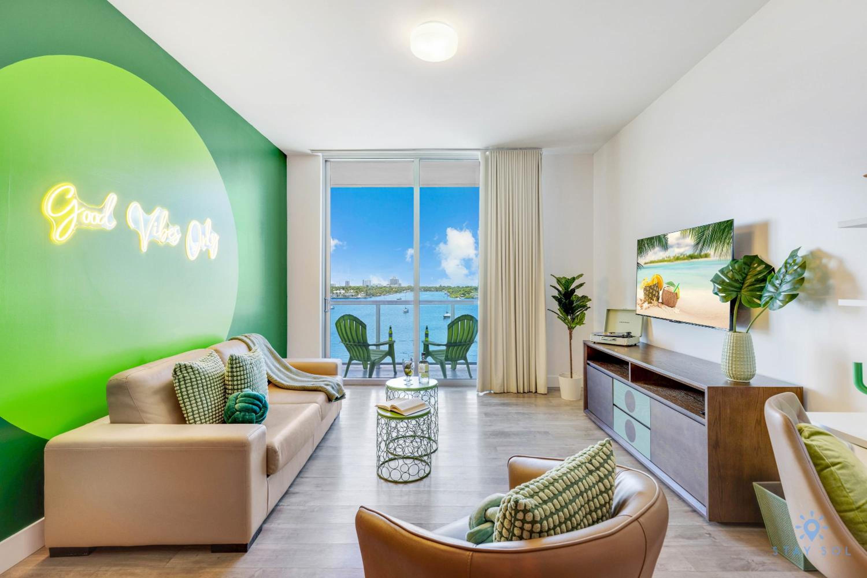 2 Bedrooms Balcony Bay View