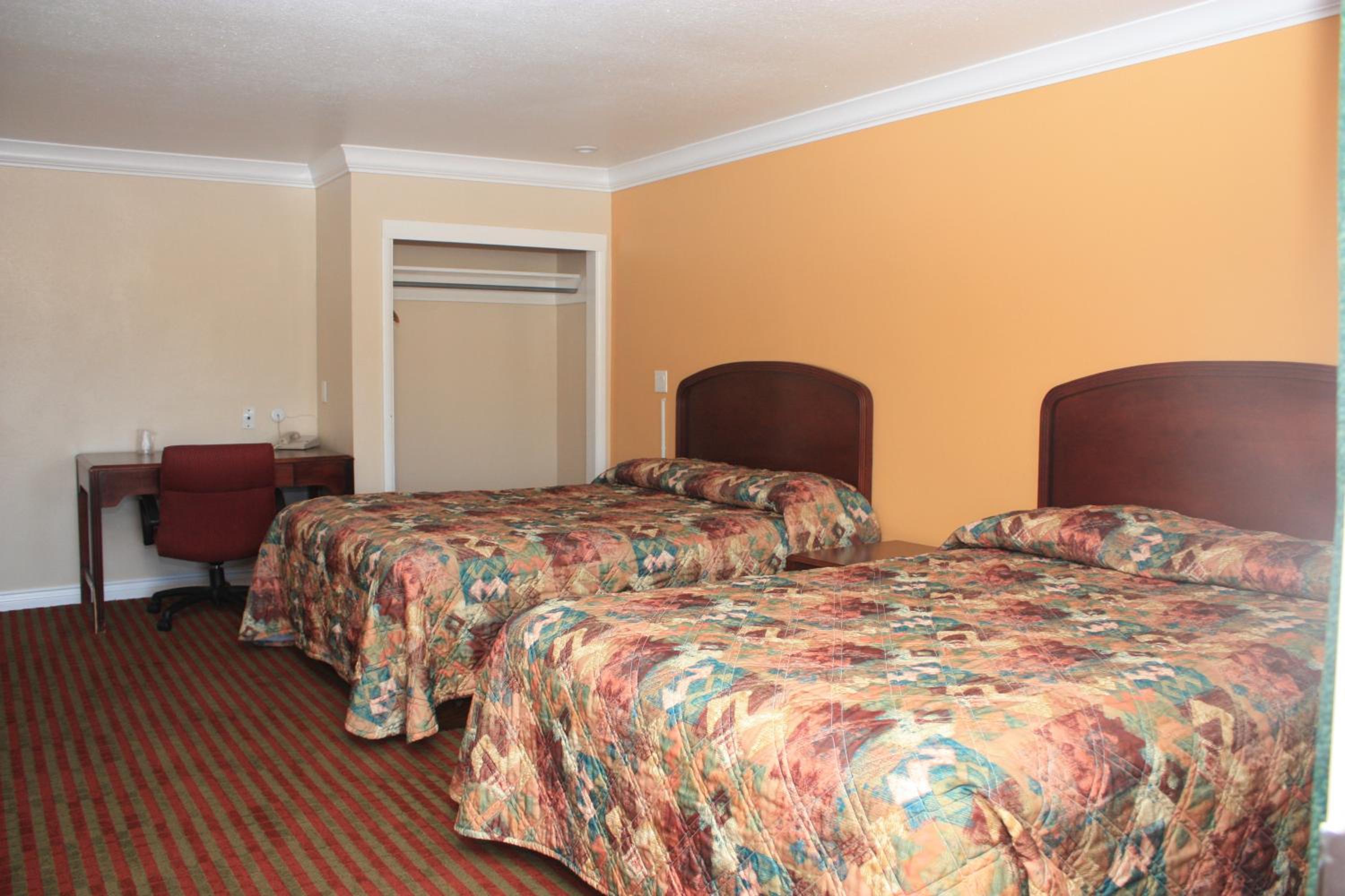 Queen Room with Two Queen Beds - Non-Smoking photo 1