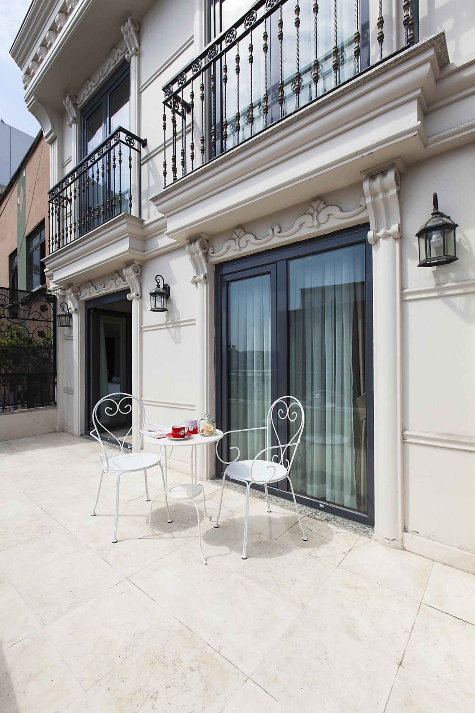 Deluxe Double Room with Balcony photo 2