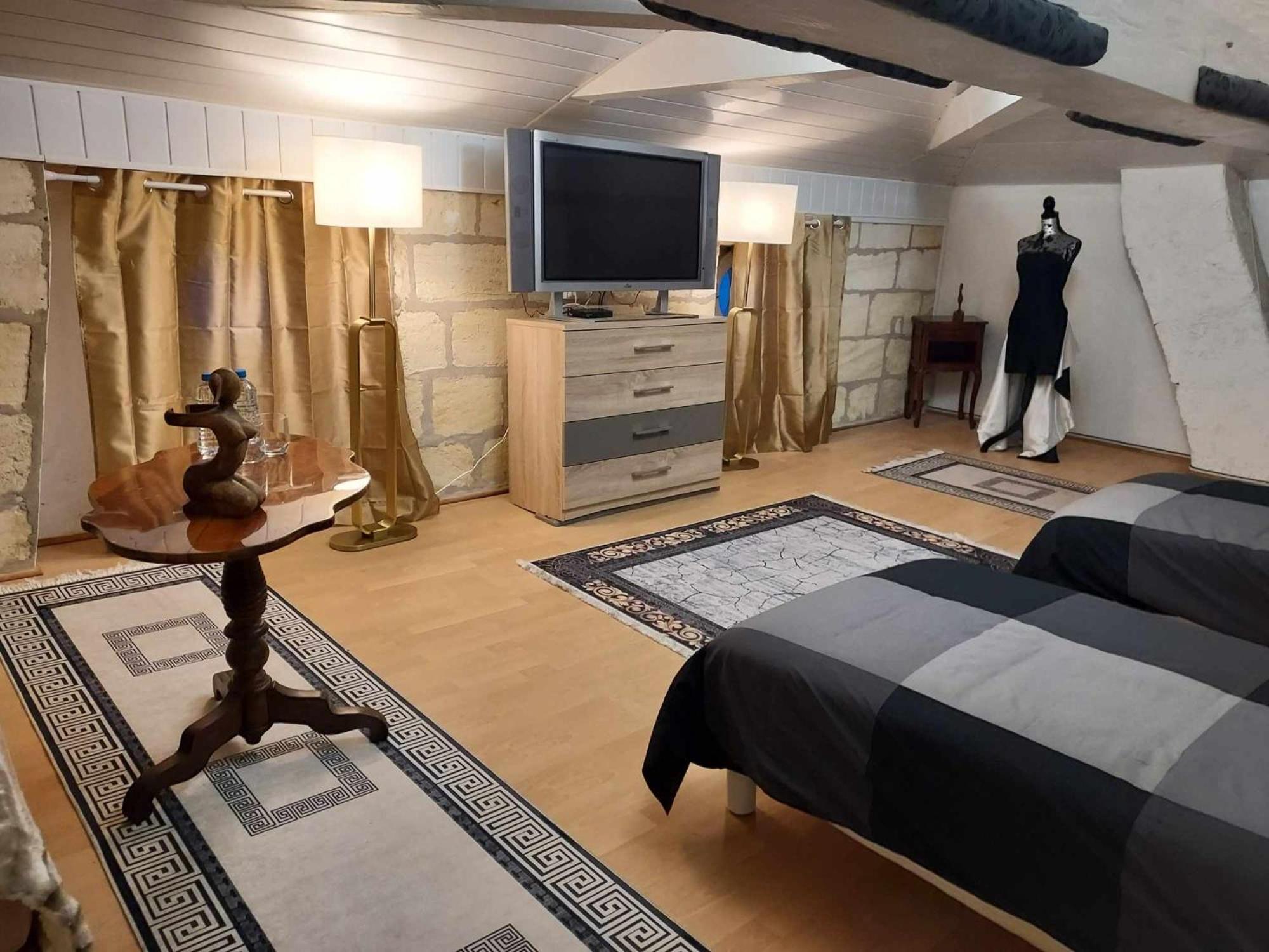 Suite with Hot Tub photo 3
