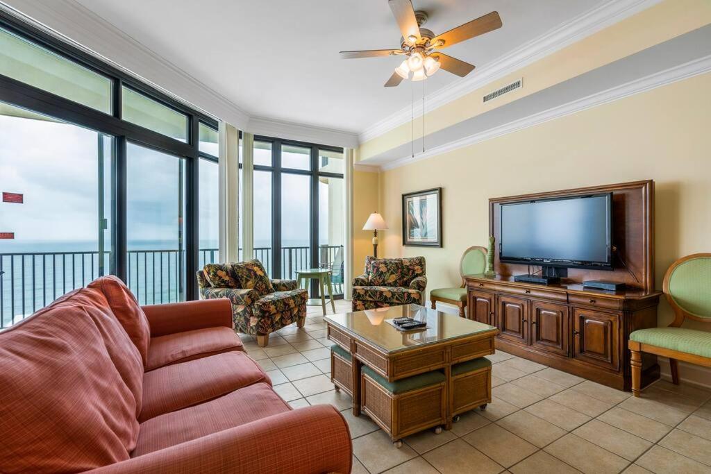 Three-Bedroom Apartment photo 1
