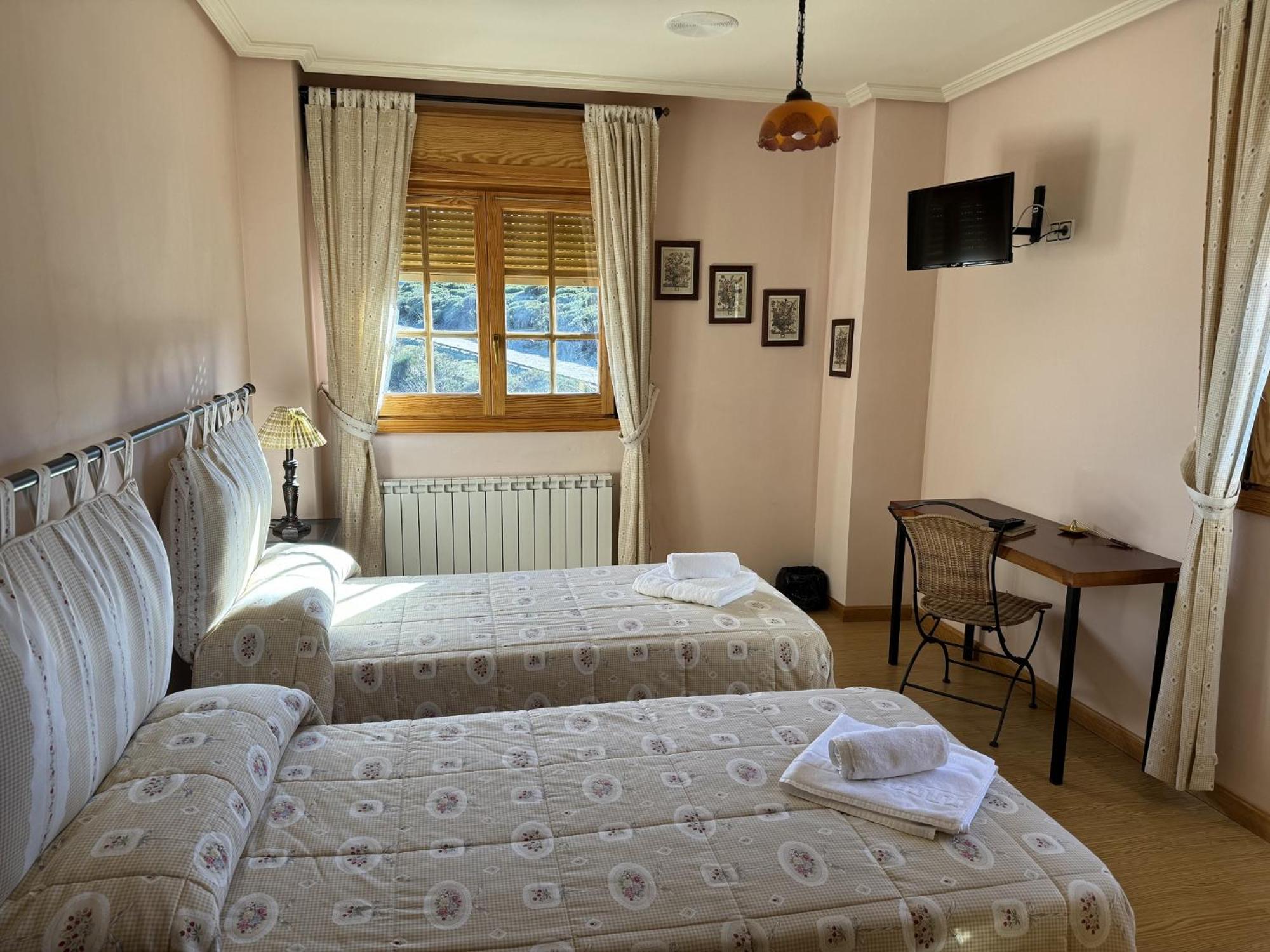 Twin Room - Photo 1