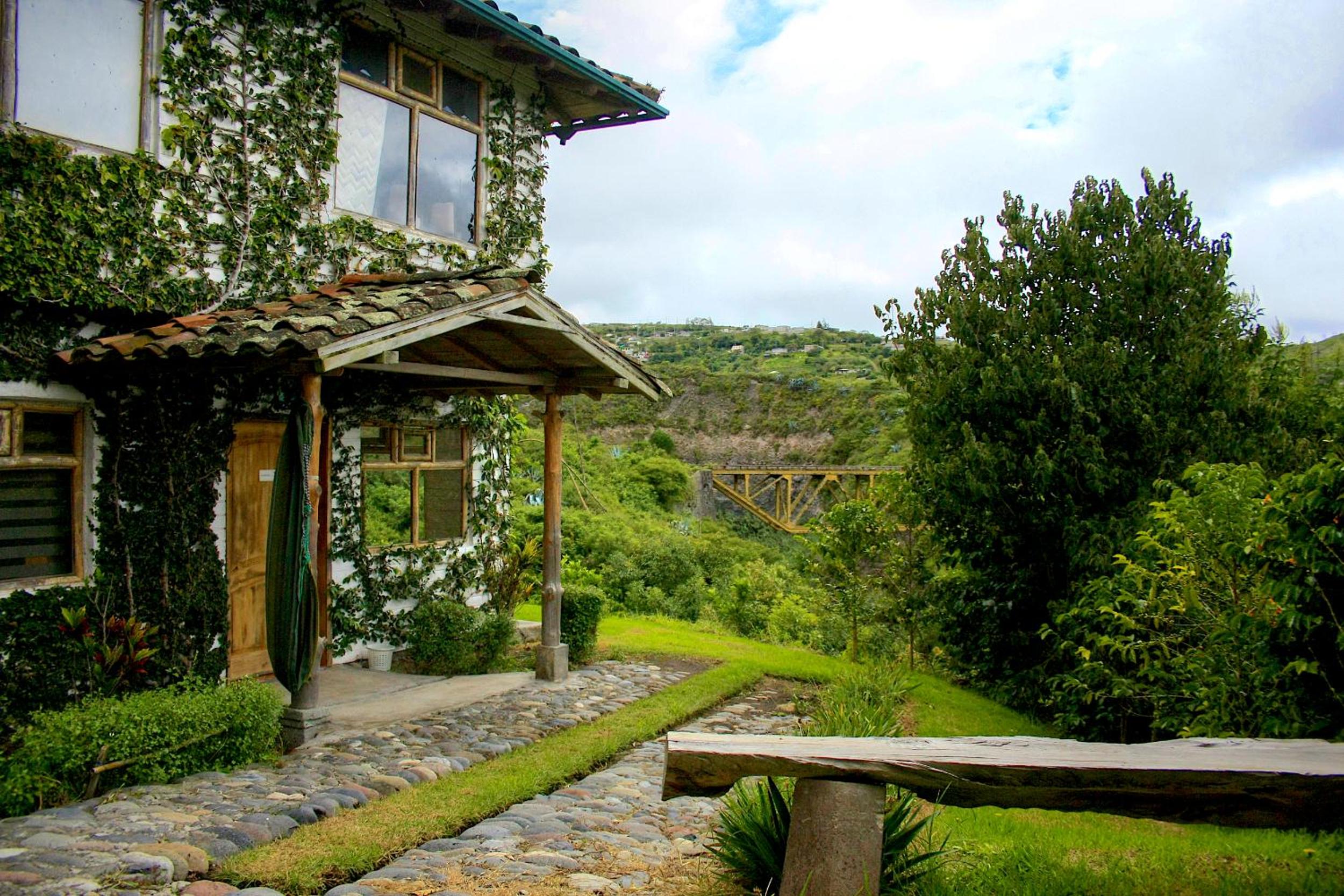 Bungalow (6 Adults)