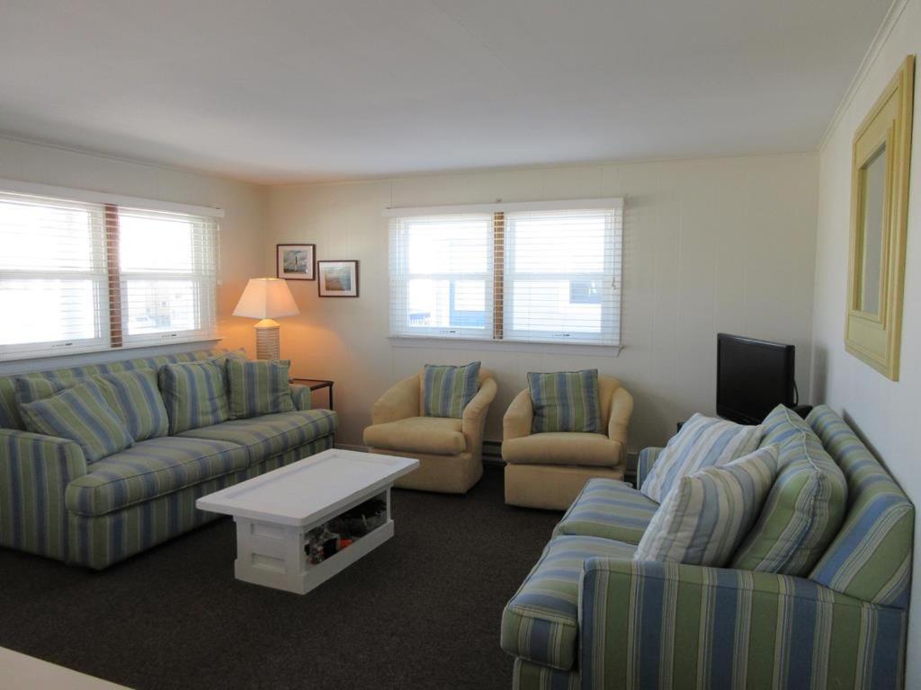 Three-Bedroom Apartment photo 1