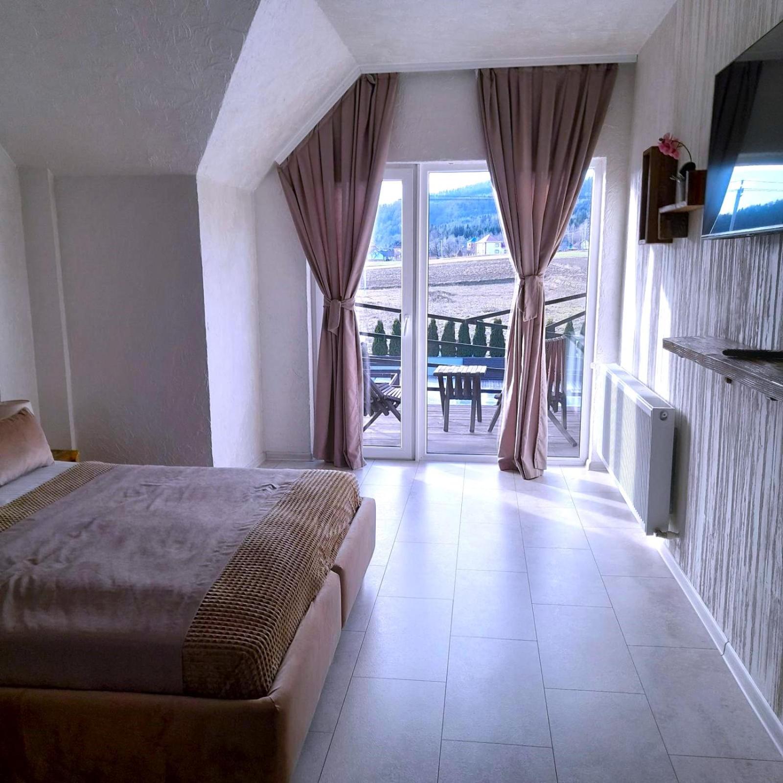 Double Room with Mountain View