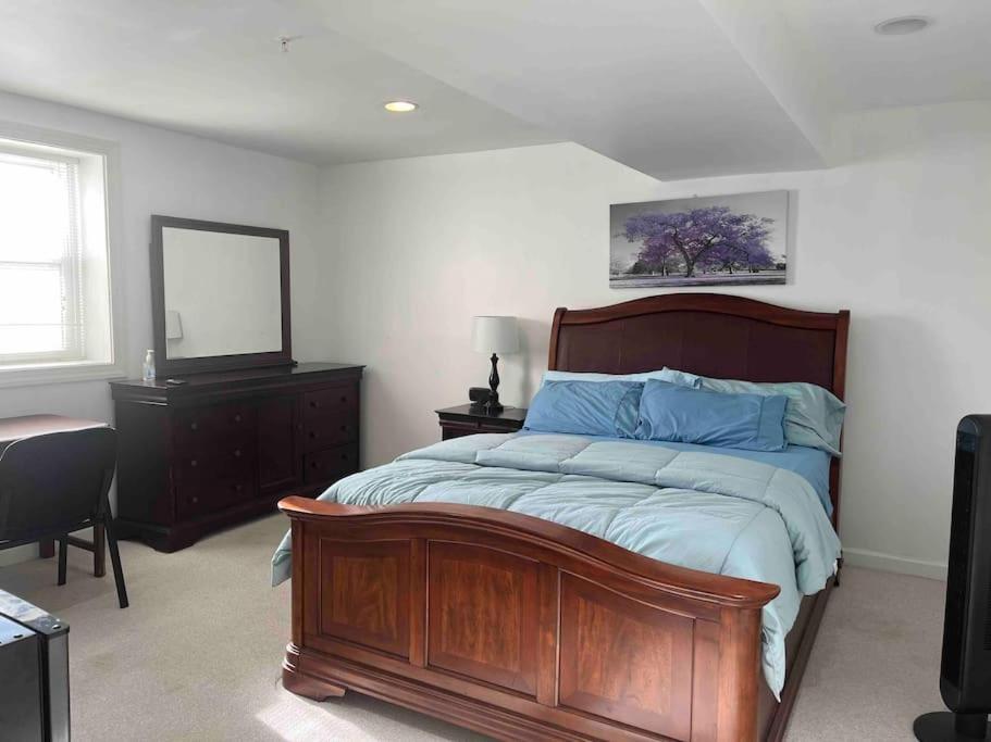 Deluxe Queen Suite