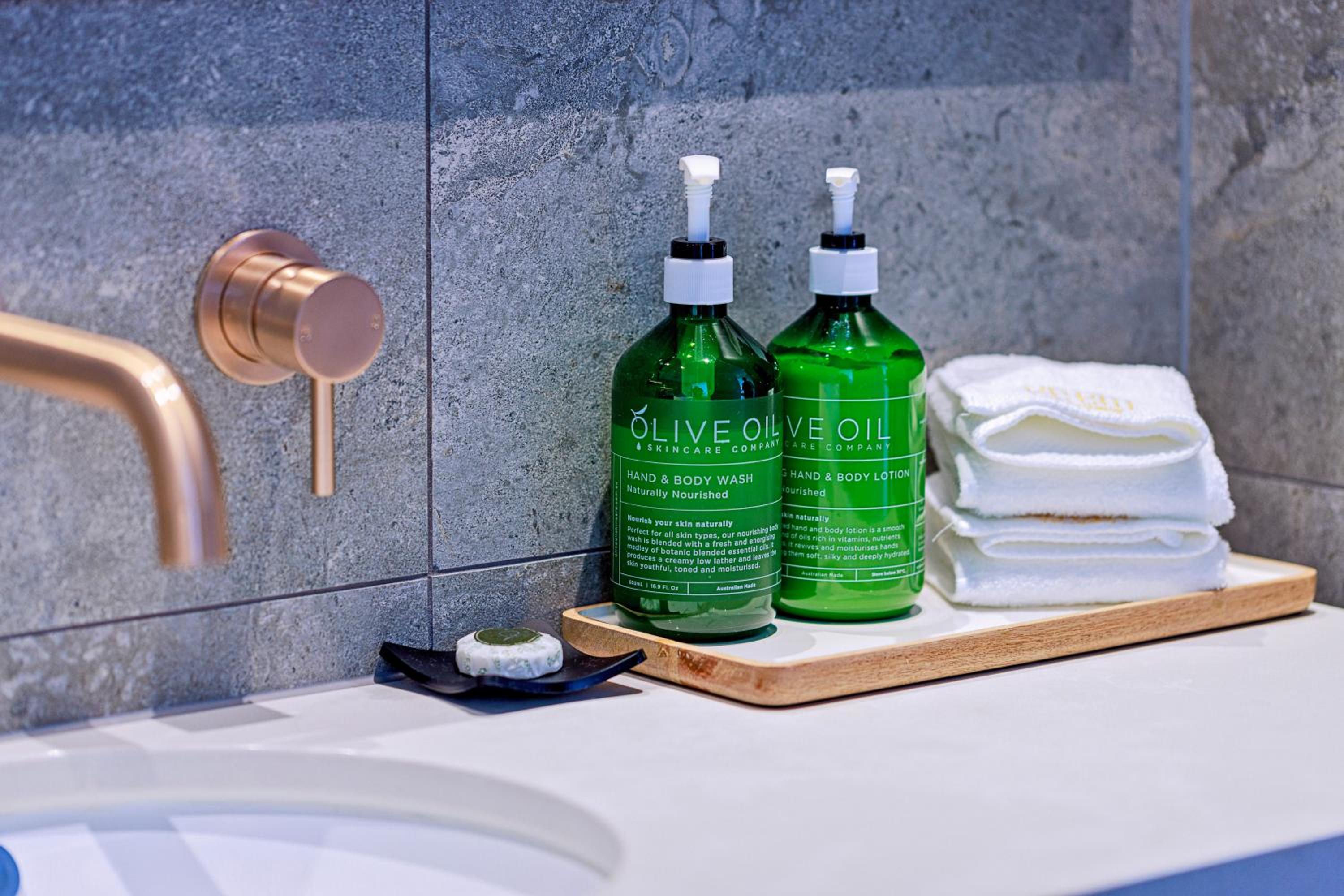 Deluxe Suite Twin