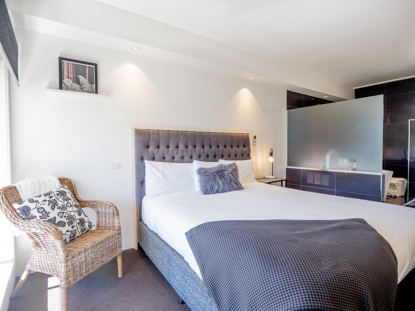 Deluxe King Suite