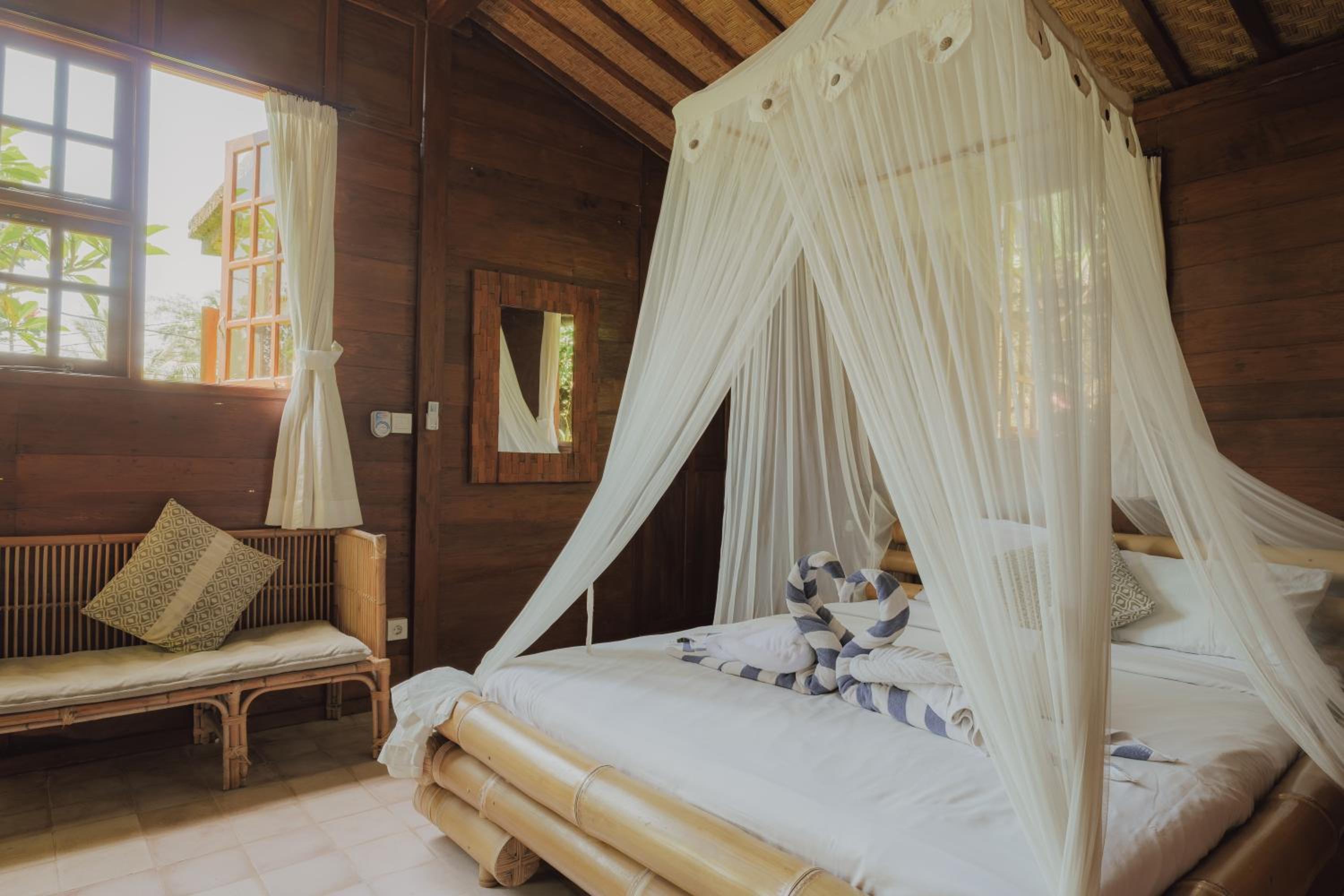 Deluxe Double Room with Balcony - Photo 9