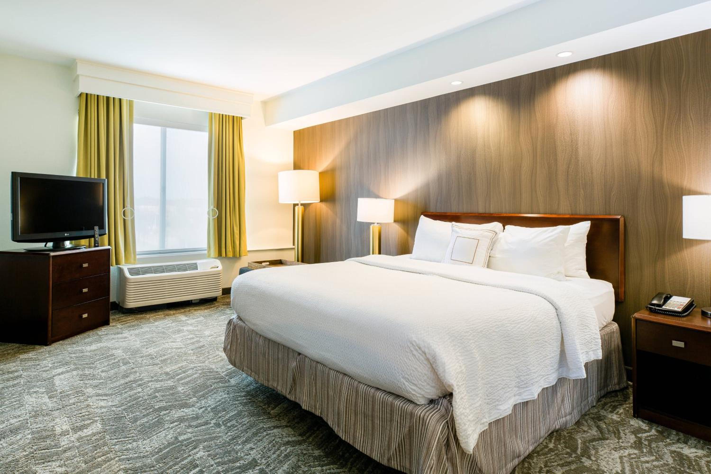 King Suite with Bathtub and Trundle Sofa - Mobility Access/Hearing Accessible photo 3