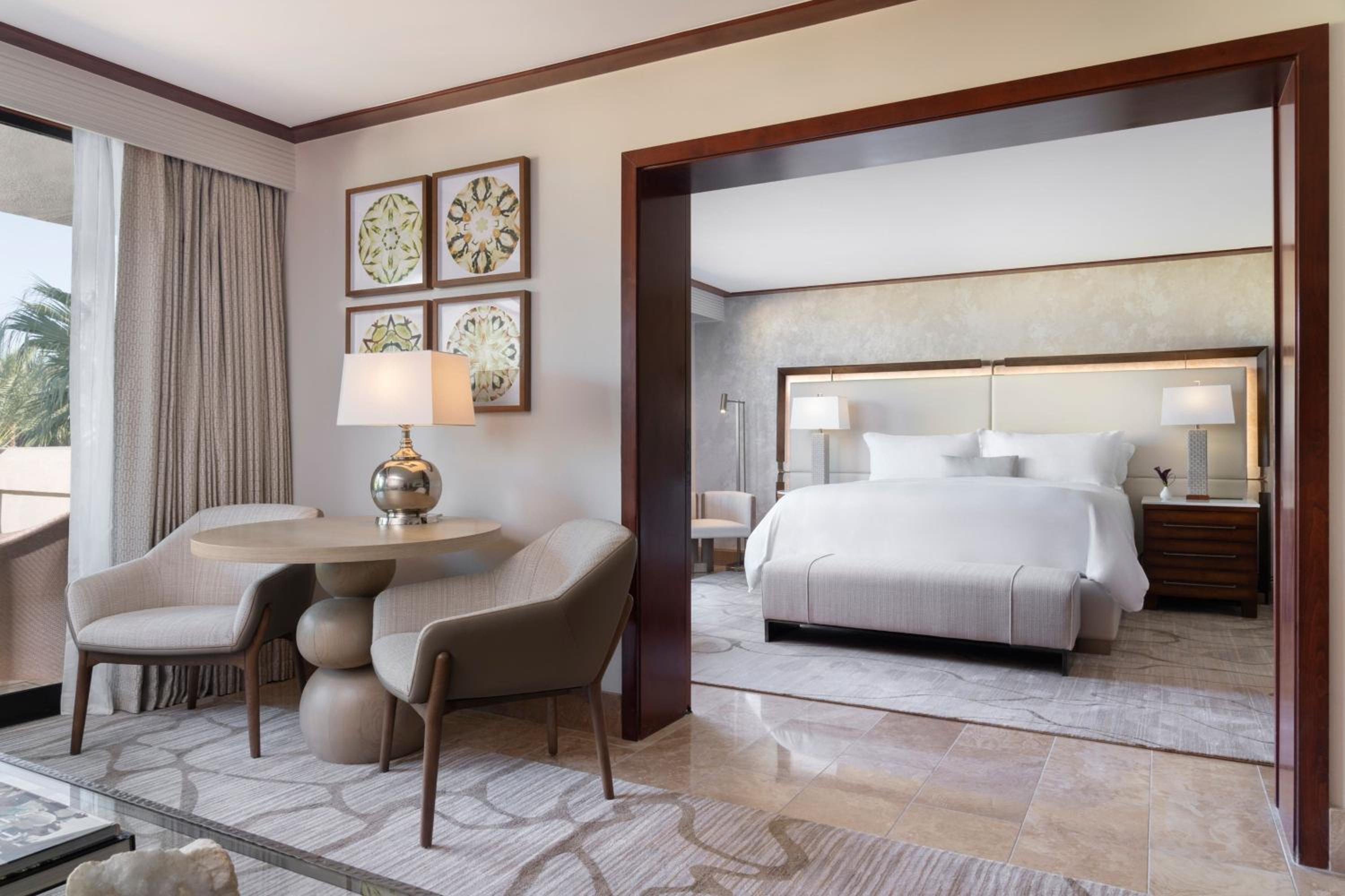 One-Bedroom Suite - Photo 6