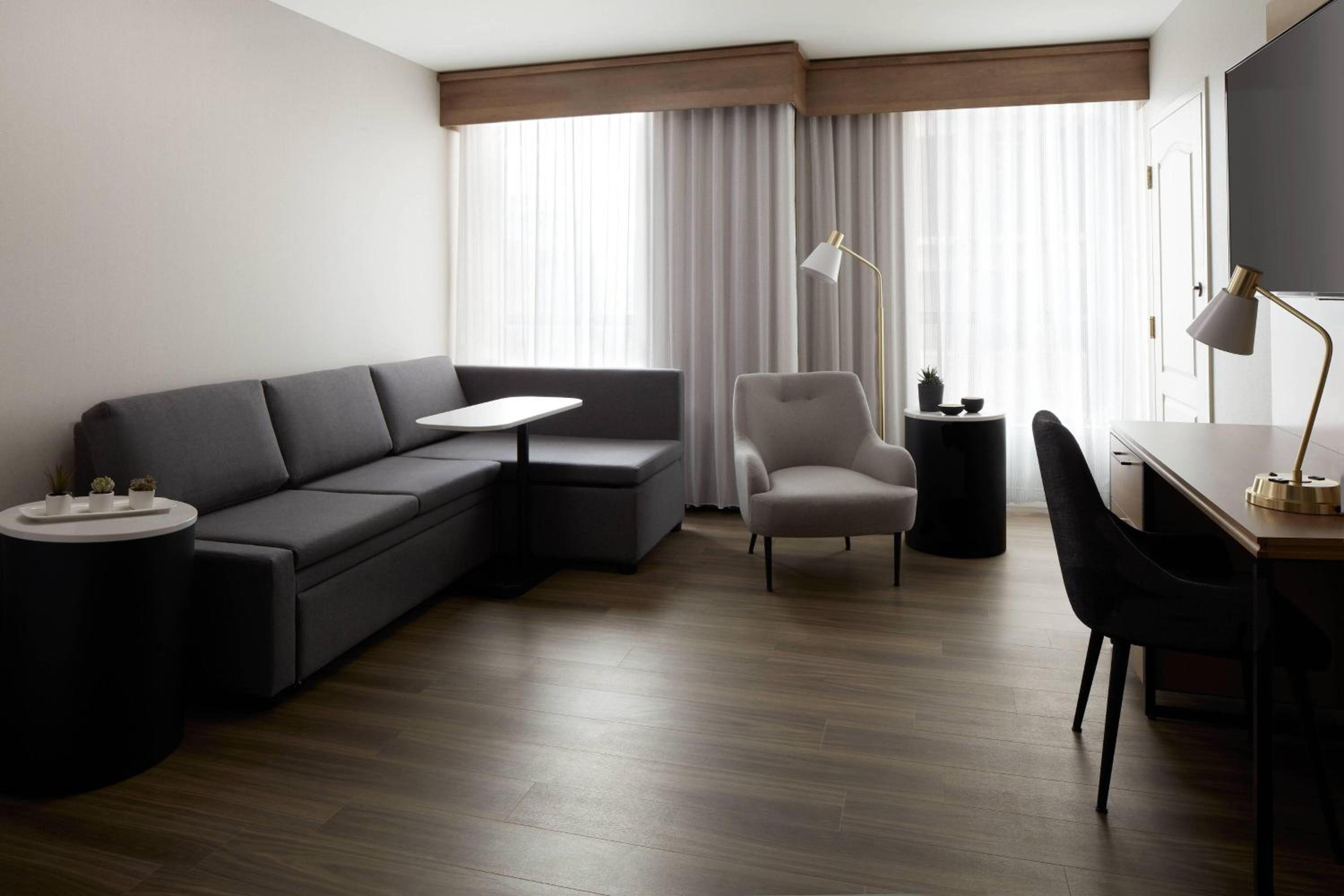 One-Bedroom King Suite - Photo 2