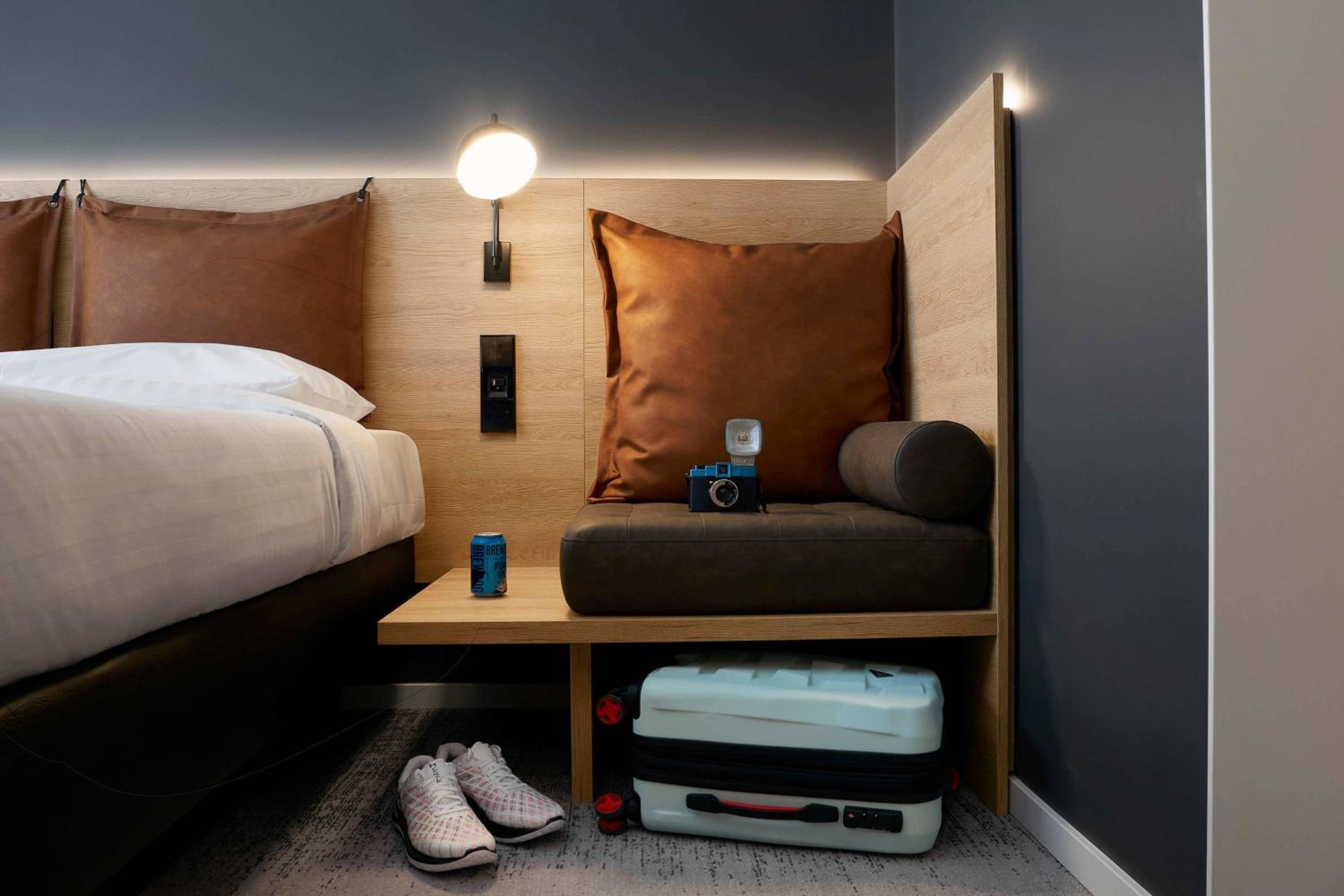Moxy Queen Room - Photo 2