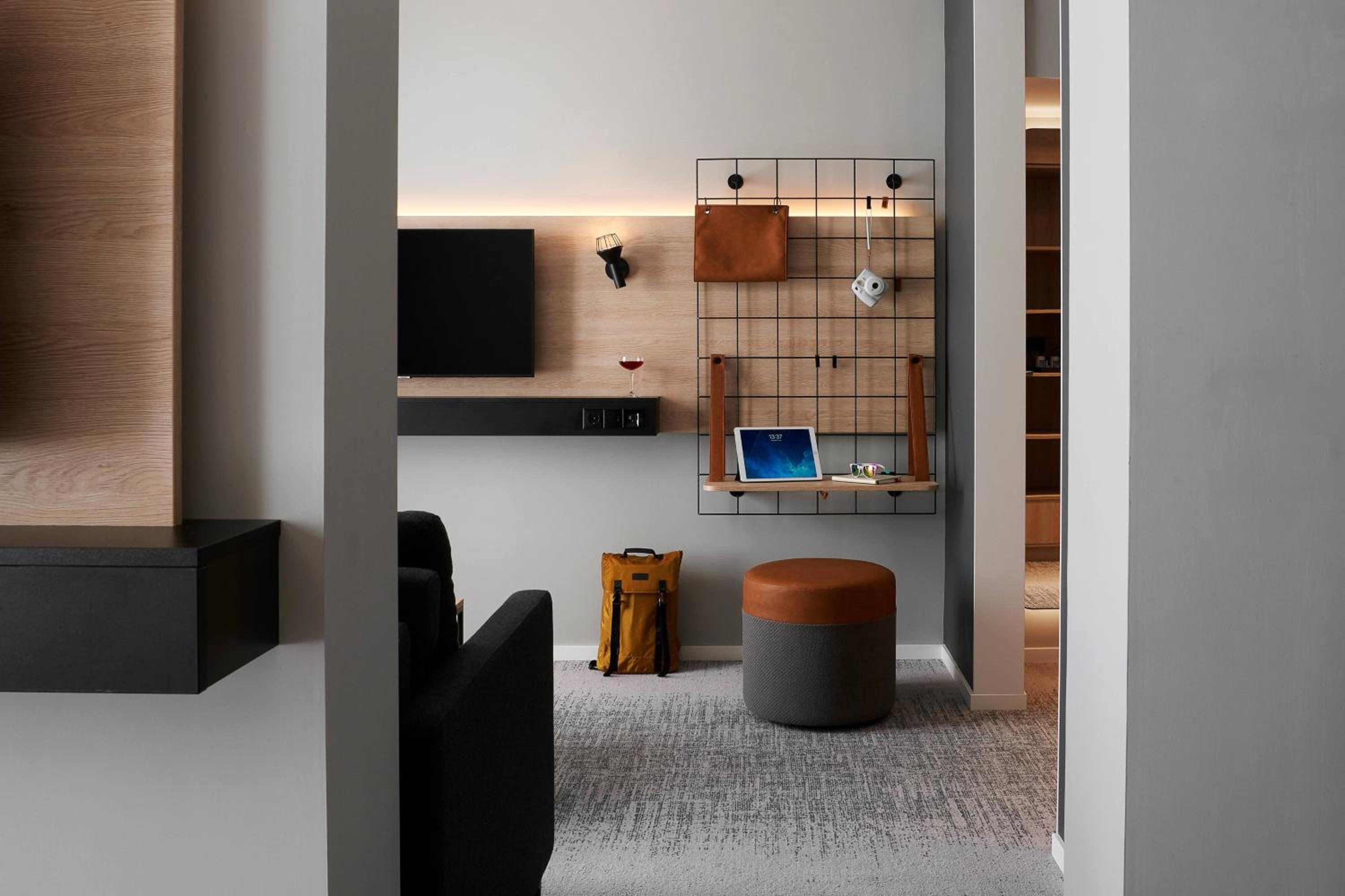 Moxy Extra Sleeper Queen Room with Sofa Bed - Photo 4