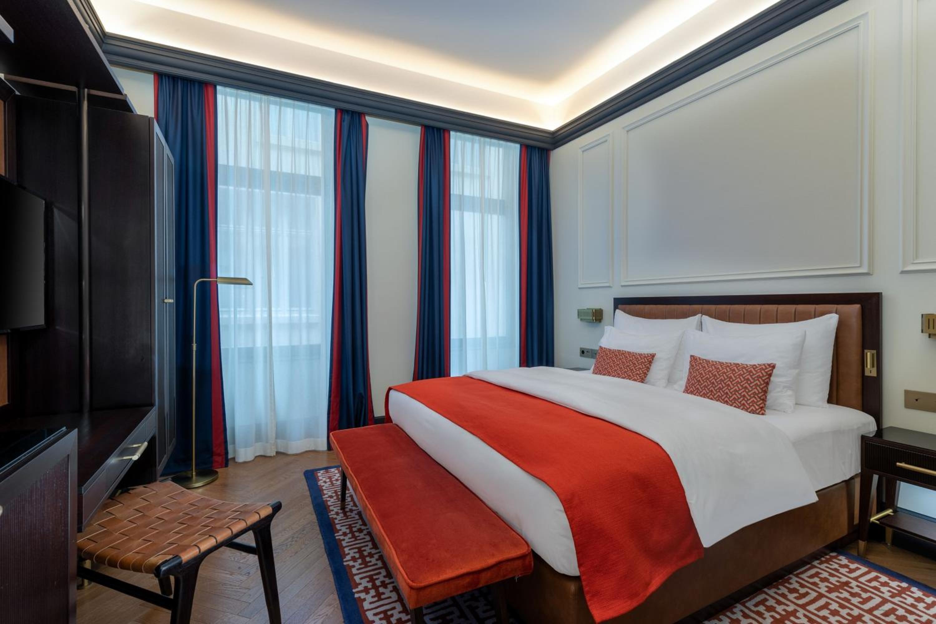 Deluxe Comfort King Room