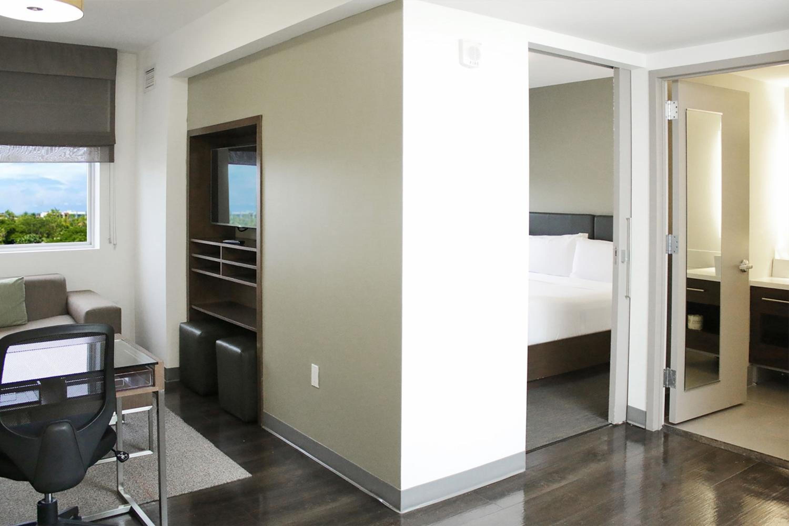 One-Bedroom Large King Suite with Sofa Bed and Roll-In Shower - Mobility and Hearing Accessible photo 2