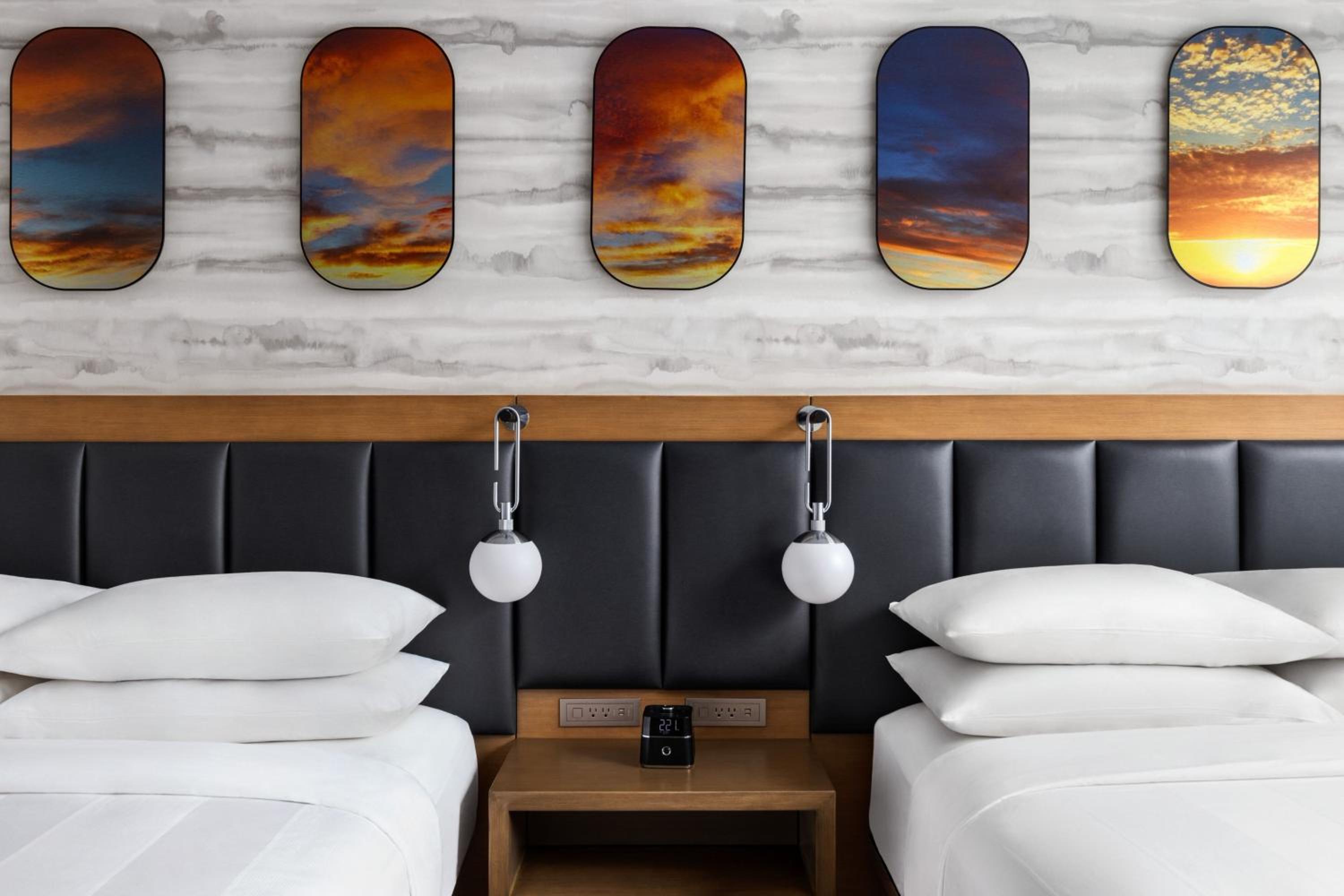 Standard Guest Room with  2 Queen Bed - Photo 4
