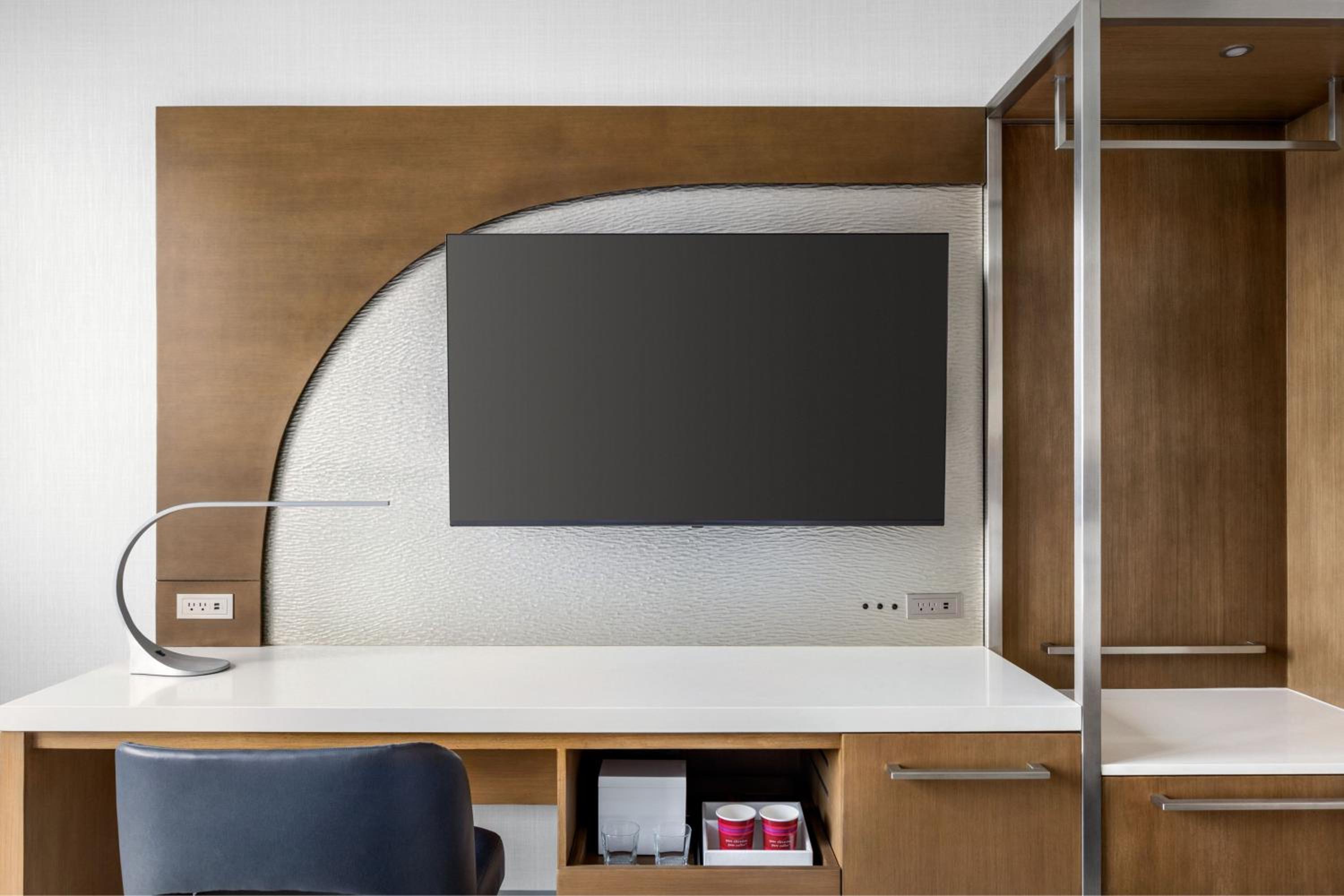 Standard Guest Room with  2 Queen Bed - Photo 3