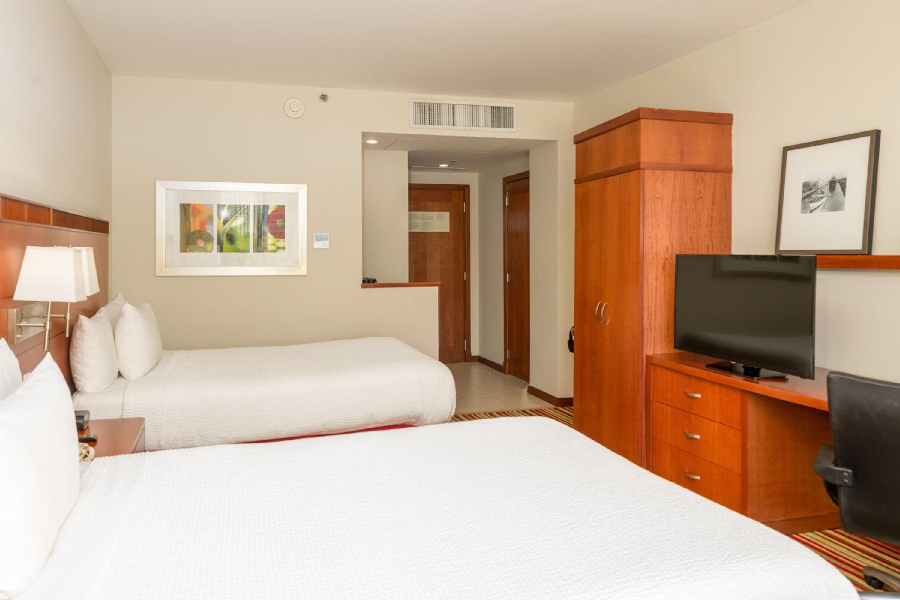 Double Room with Two Double Beds - Photo 5