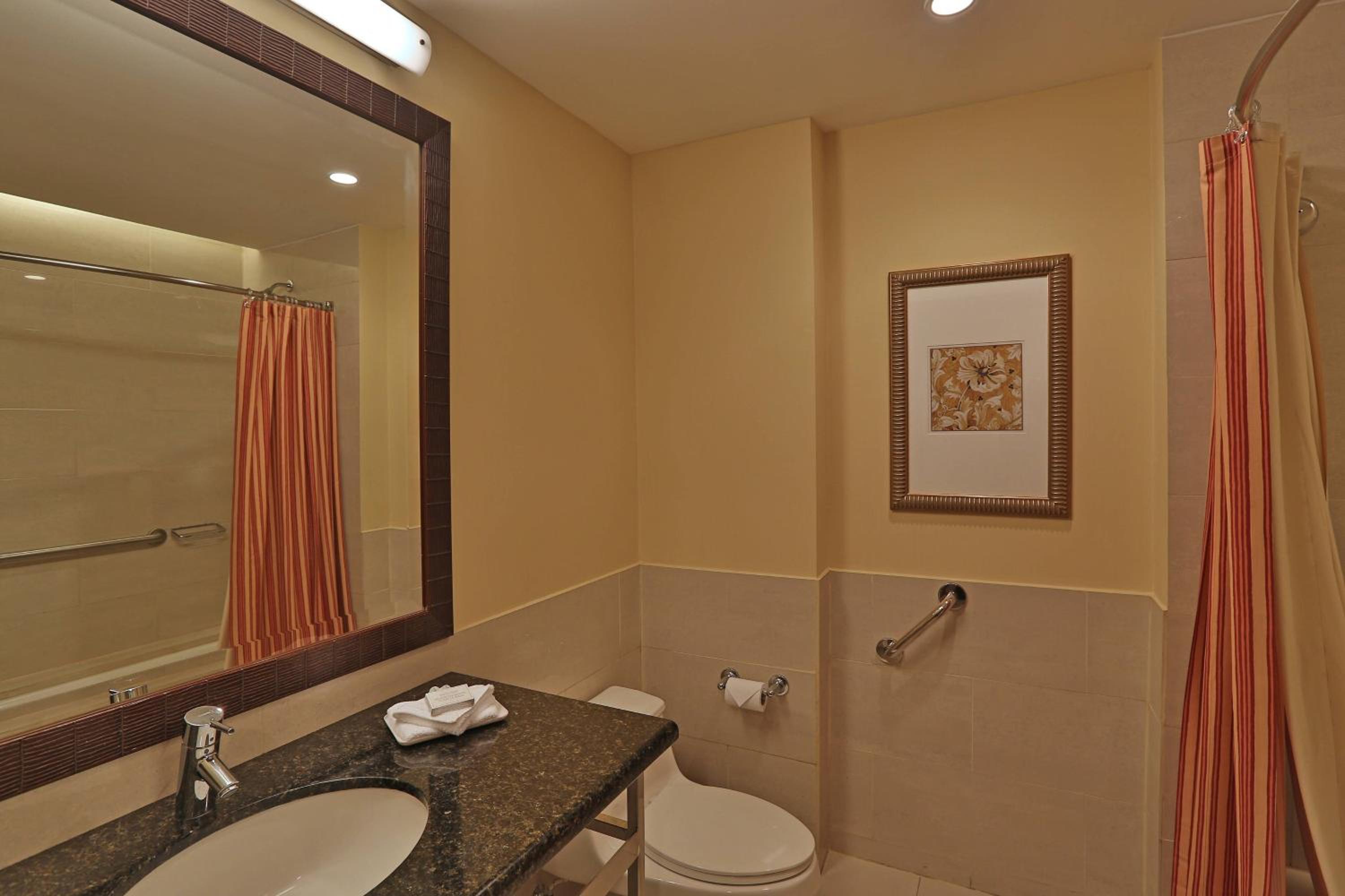 Double Room with Two Double Beds - Photo 10