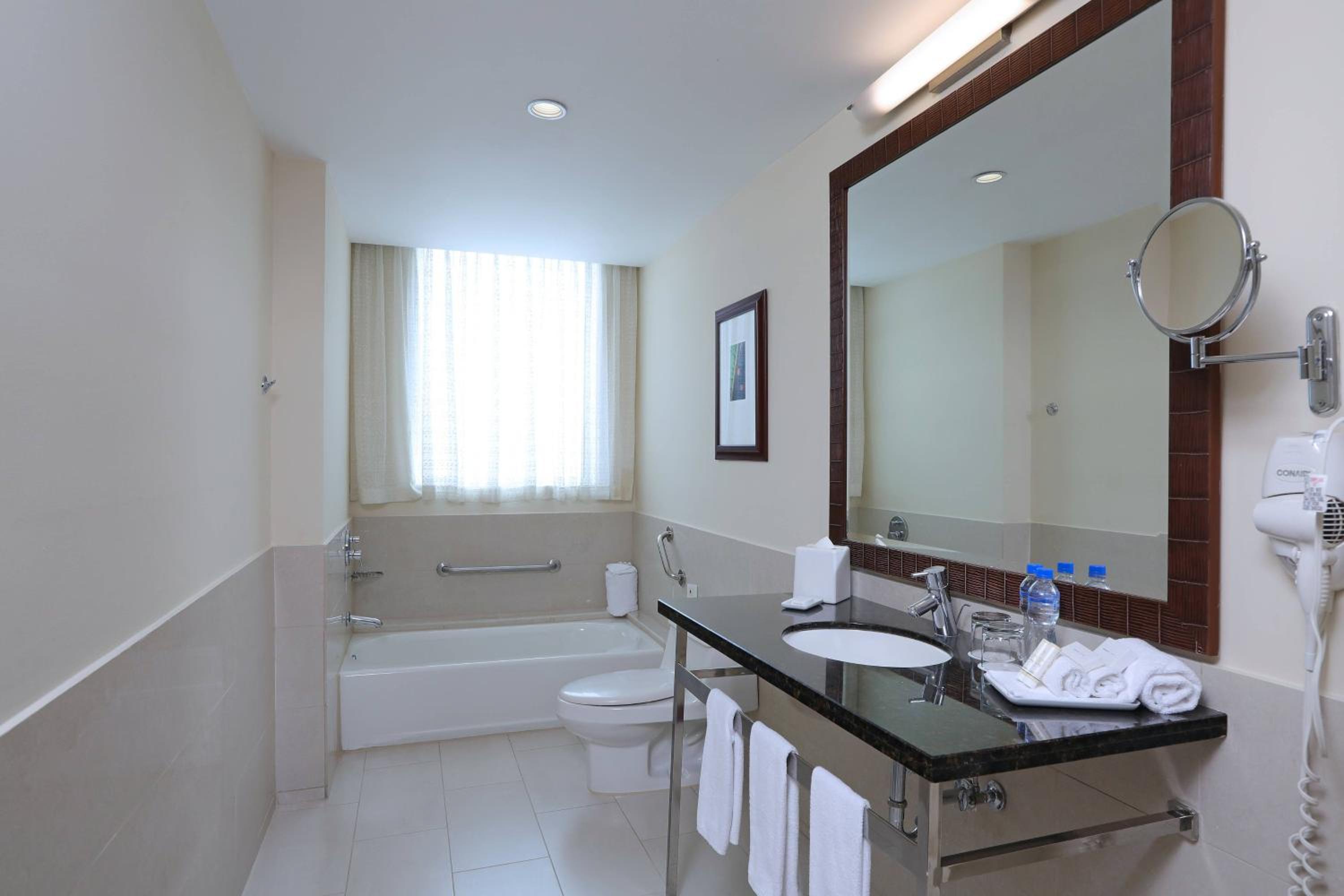 Executive Double Room thumbnail 5