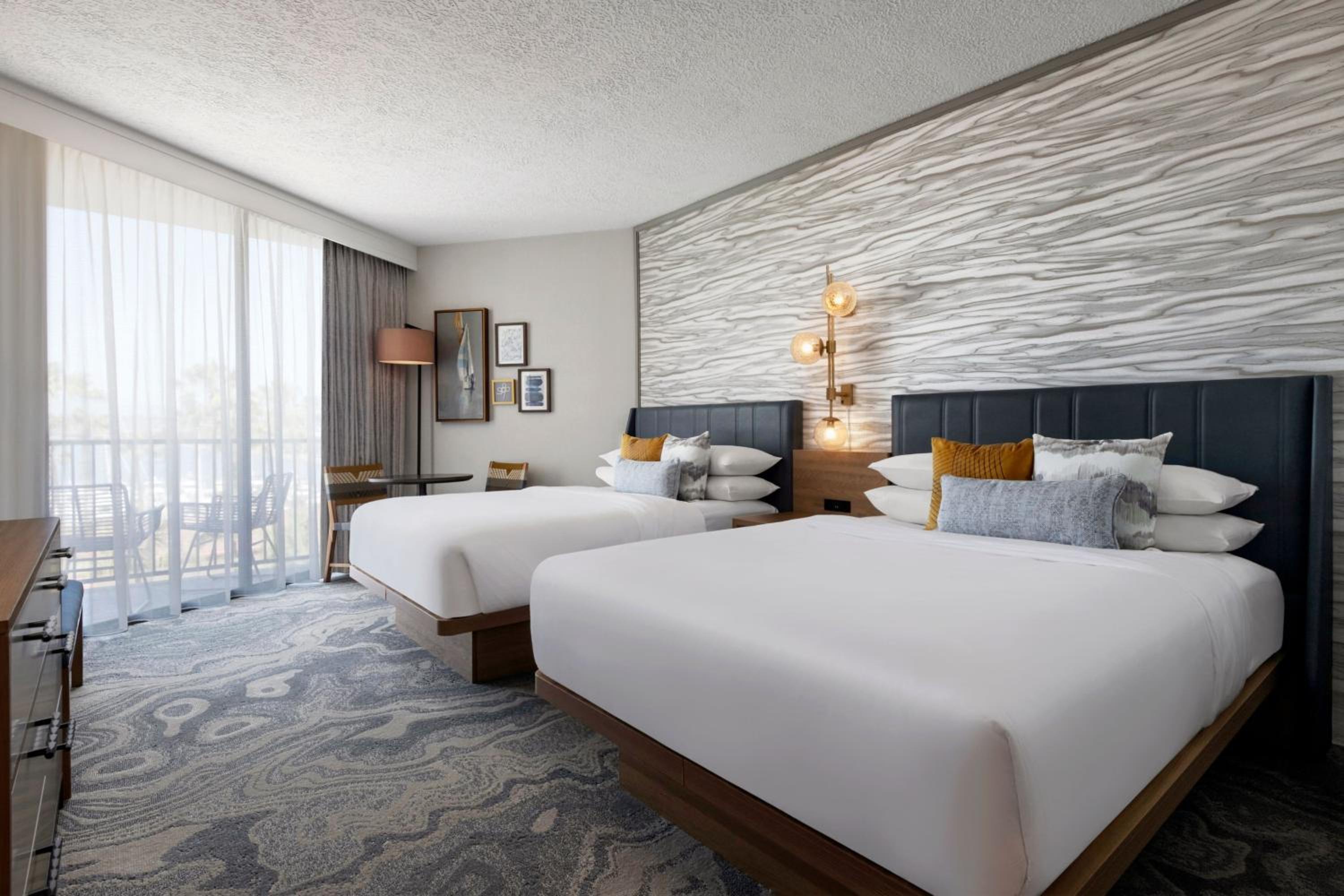 2 Double beds, Marina Tower, Traditional Guest Room - Photo 8