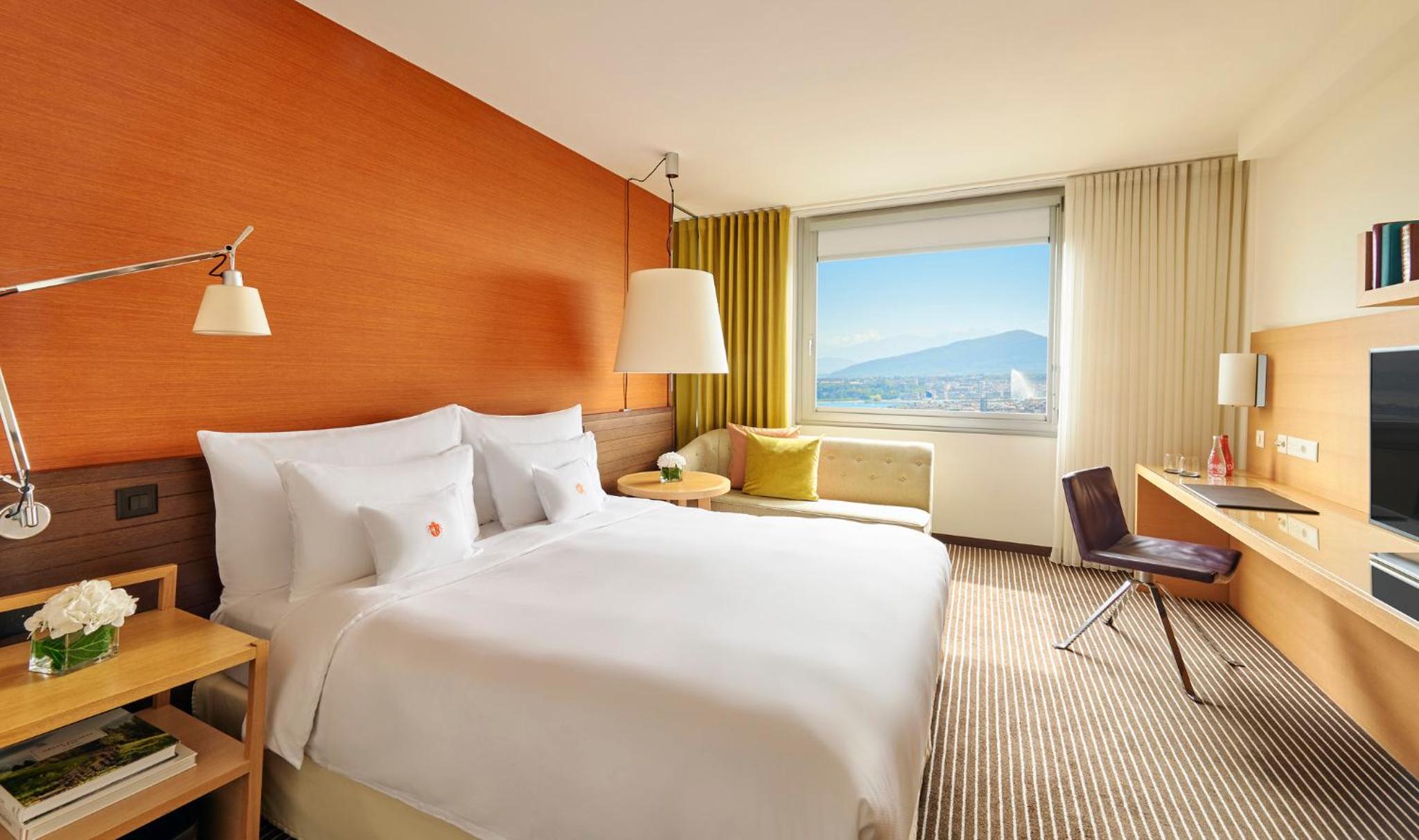 Premium King Room with Lake View thumbnail 5