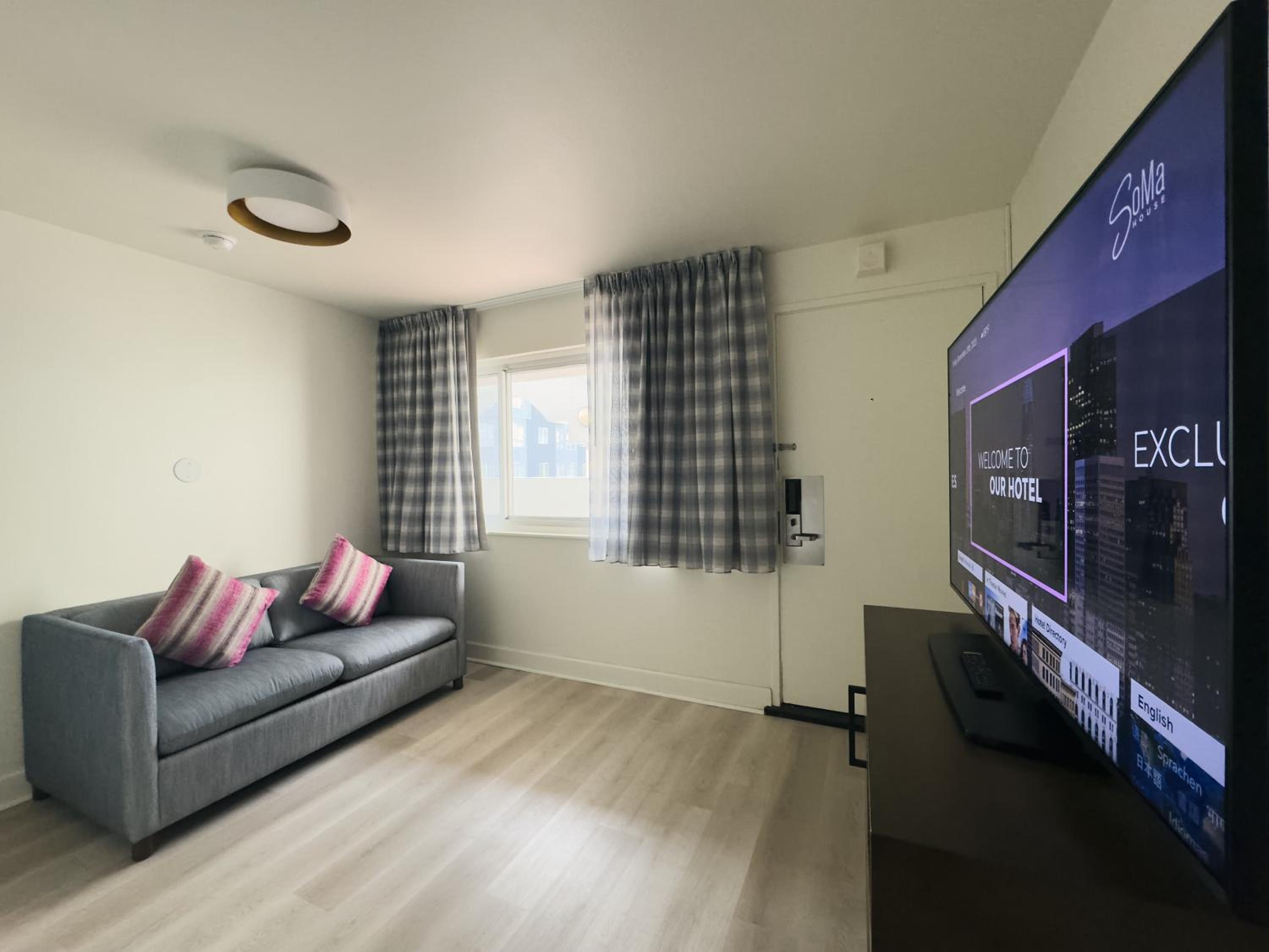 King Suite - Photo 4