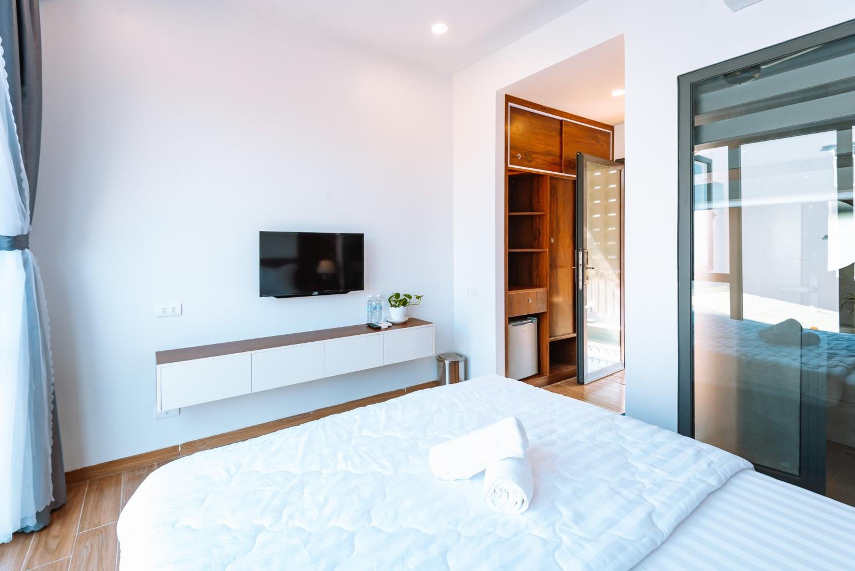 Deluxe King Room photo 2