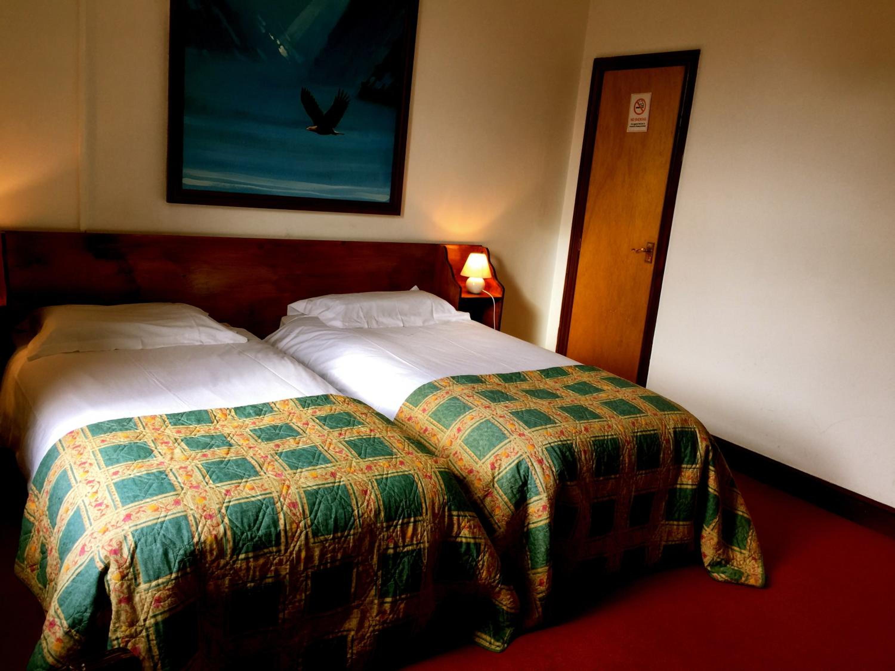 Standard Twin Room - Photo 4