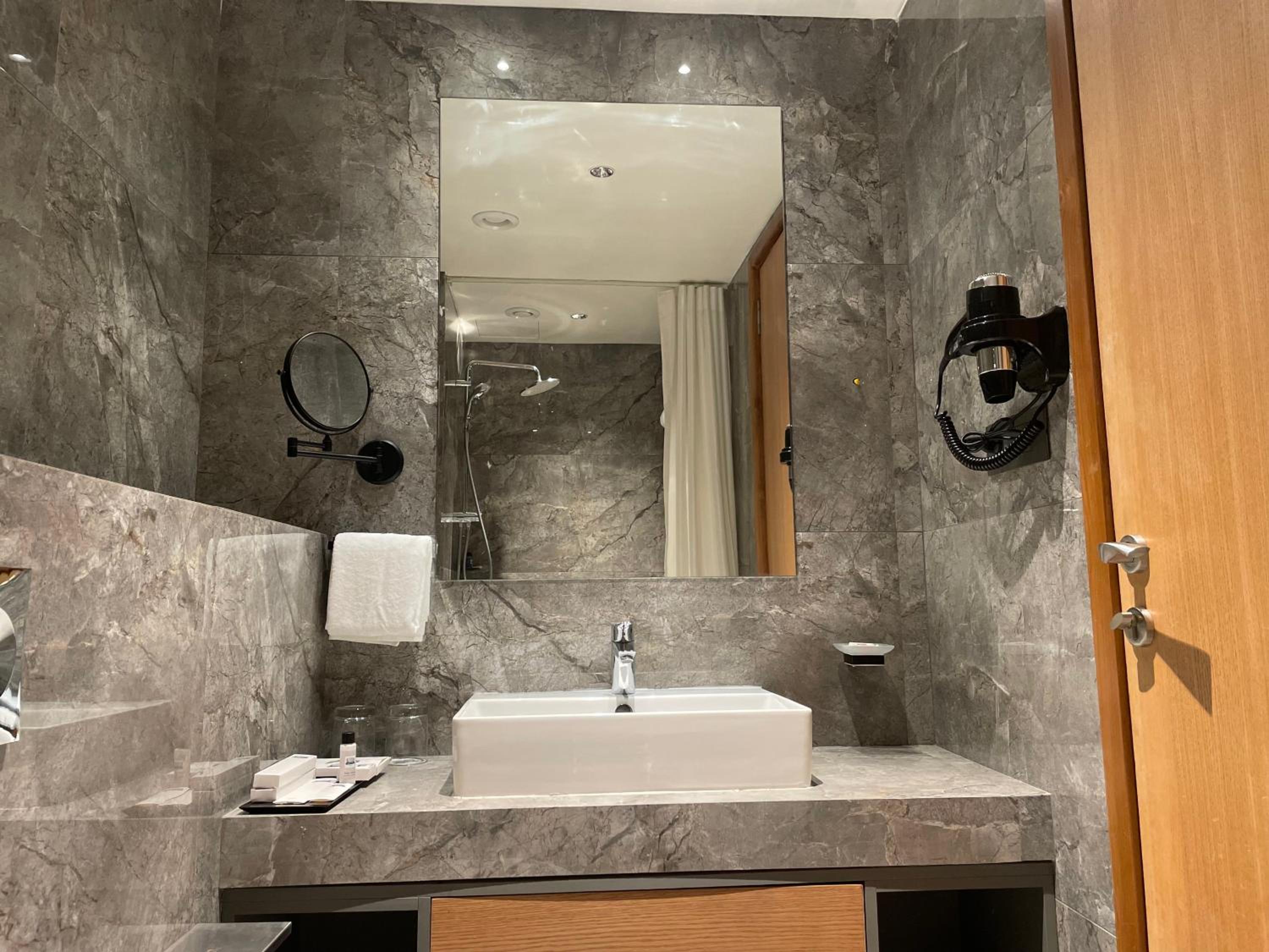 One Bedroom Suite King - Photo 8