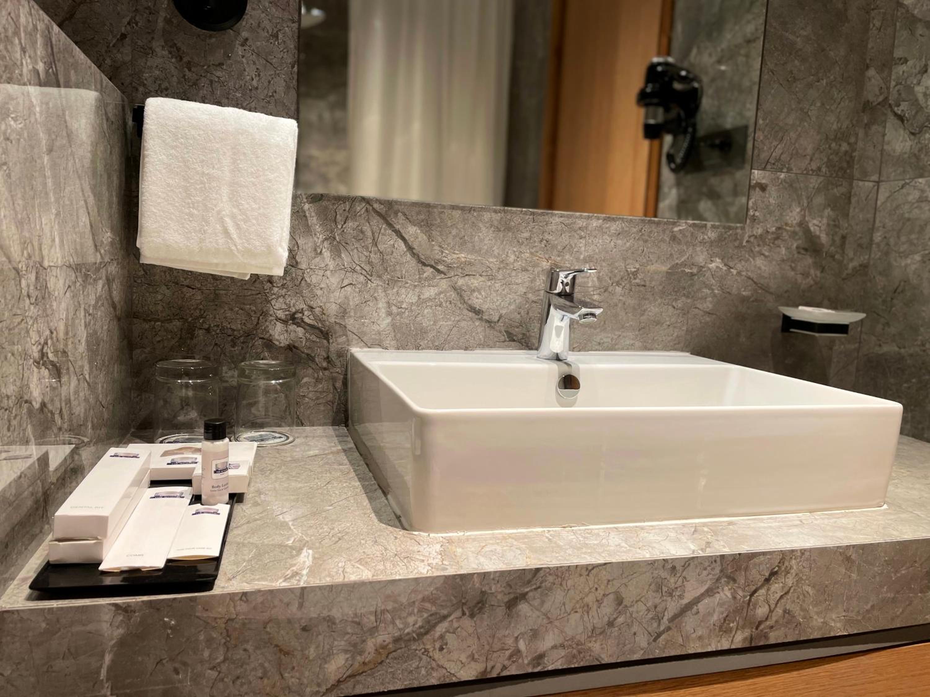 One Bedroom Suite King - Photo 7