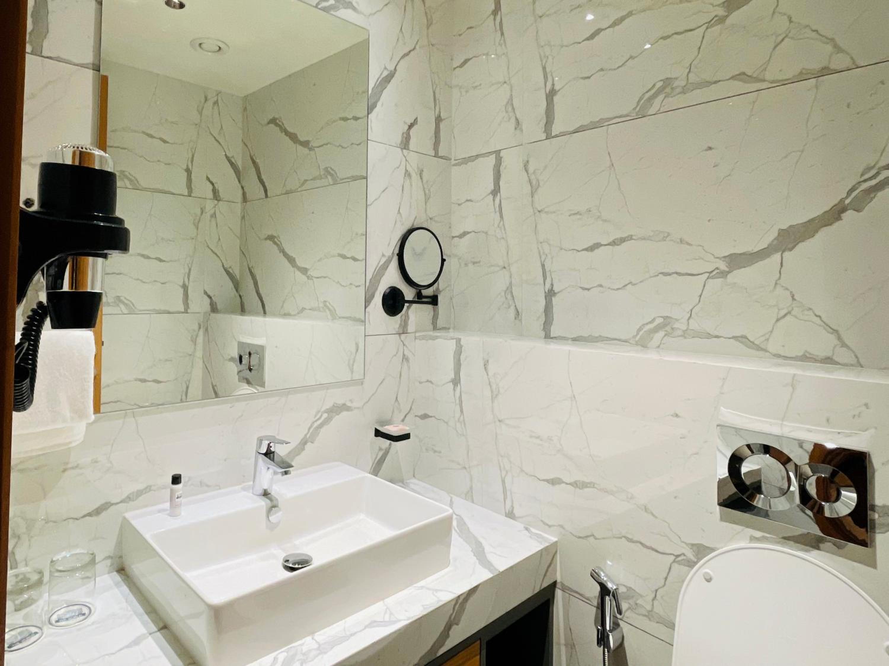 One Bedroom Suite King - Photo 6