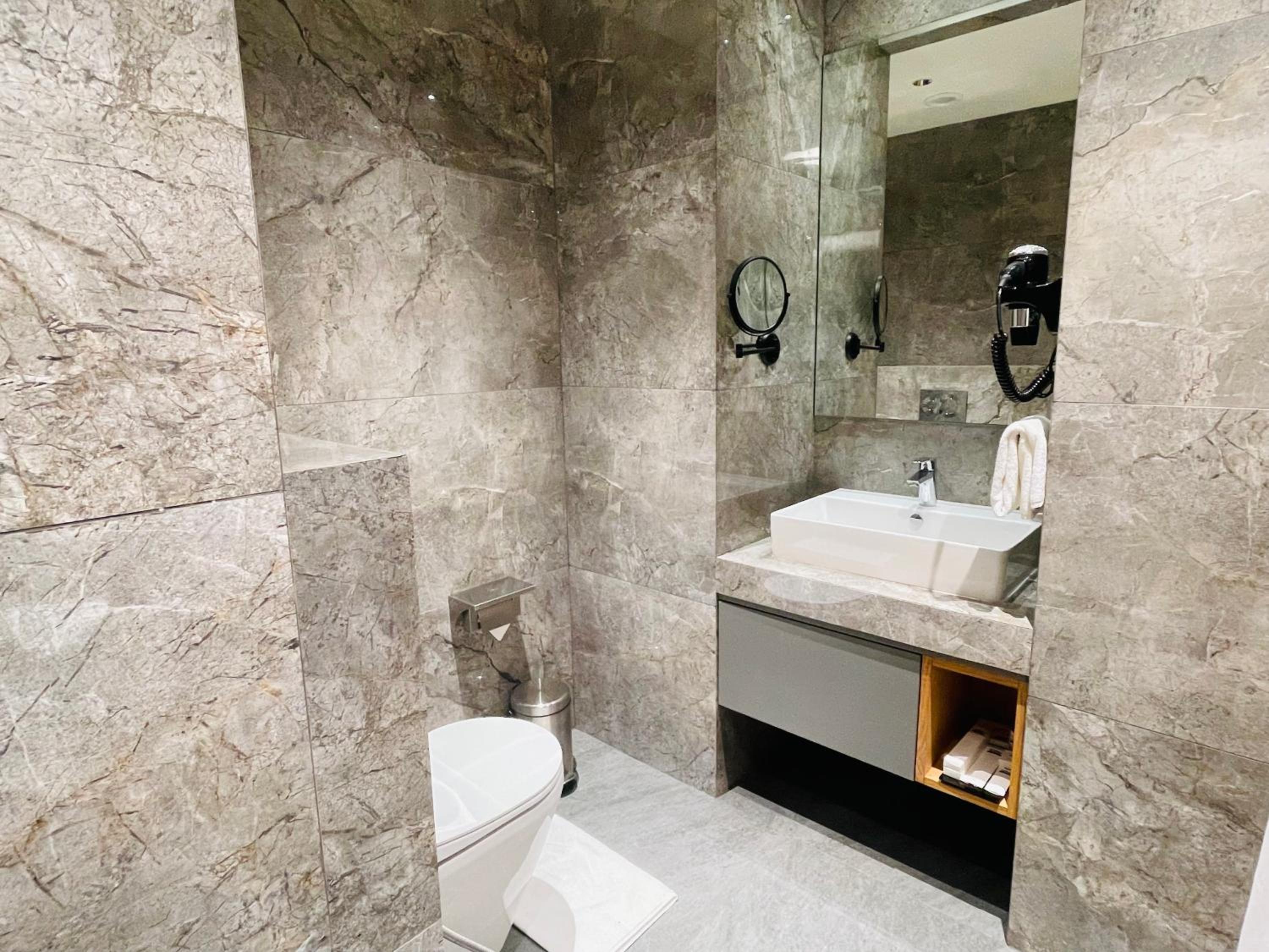 One Bedroom Suite King - Photo 5