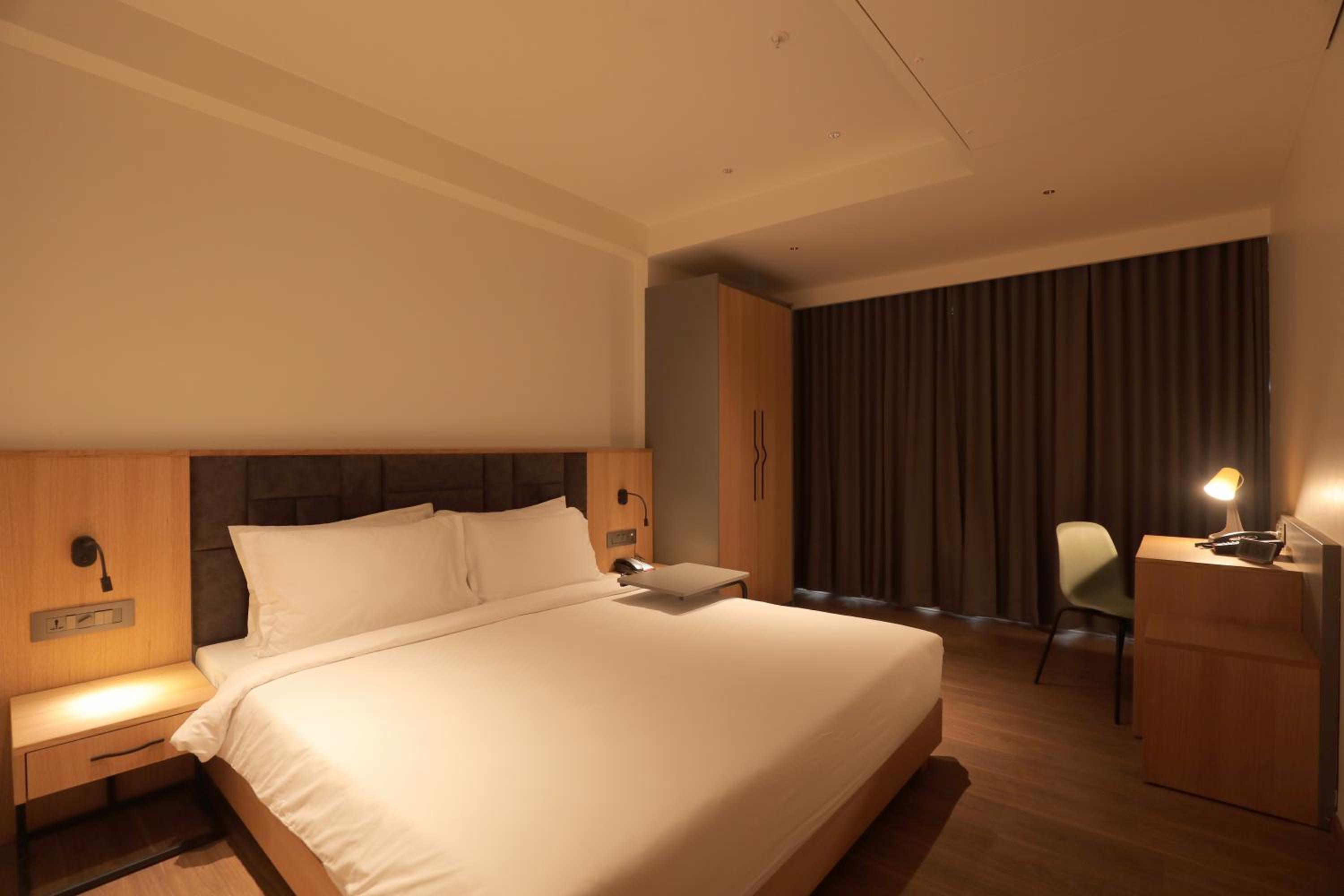 One Bedroom Suite King - Photo 10