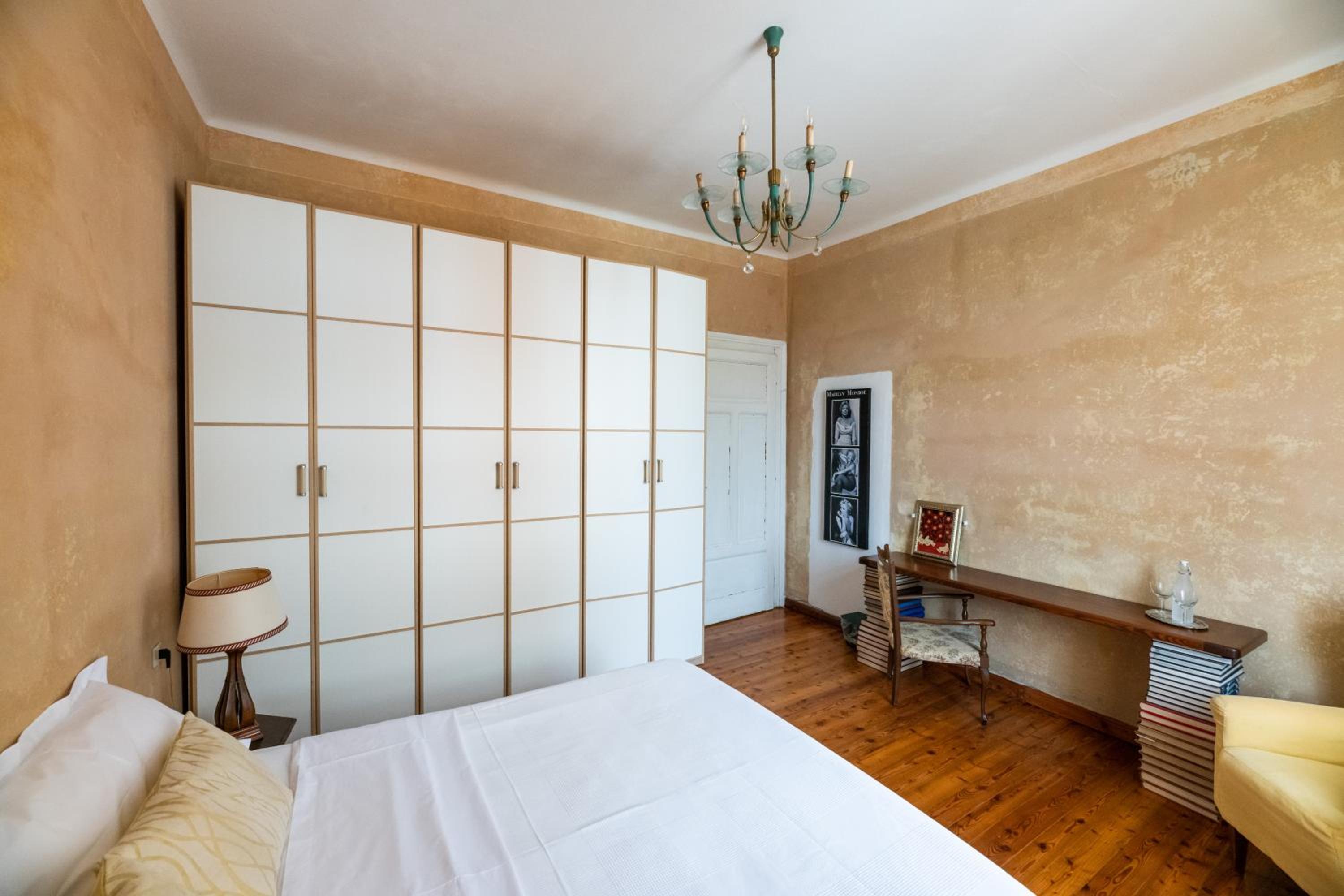 Two Interconnecting Bedrooms - Photo 3
